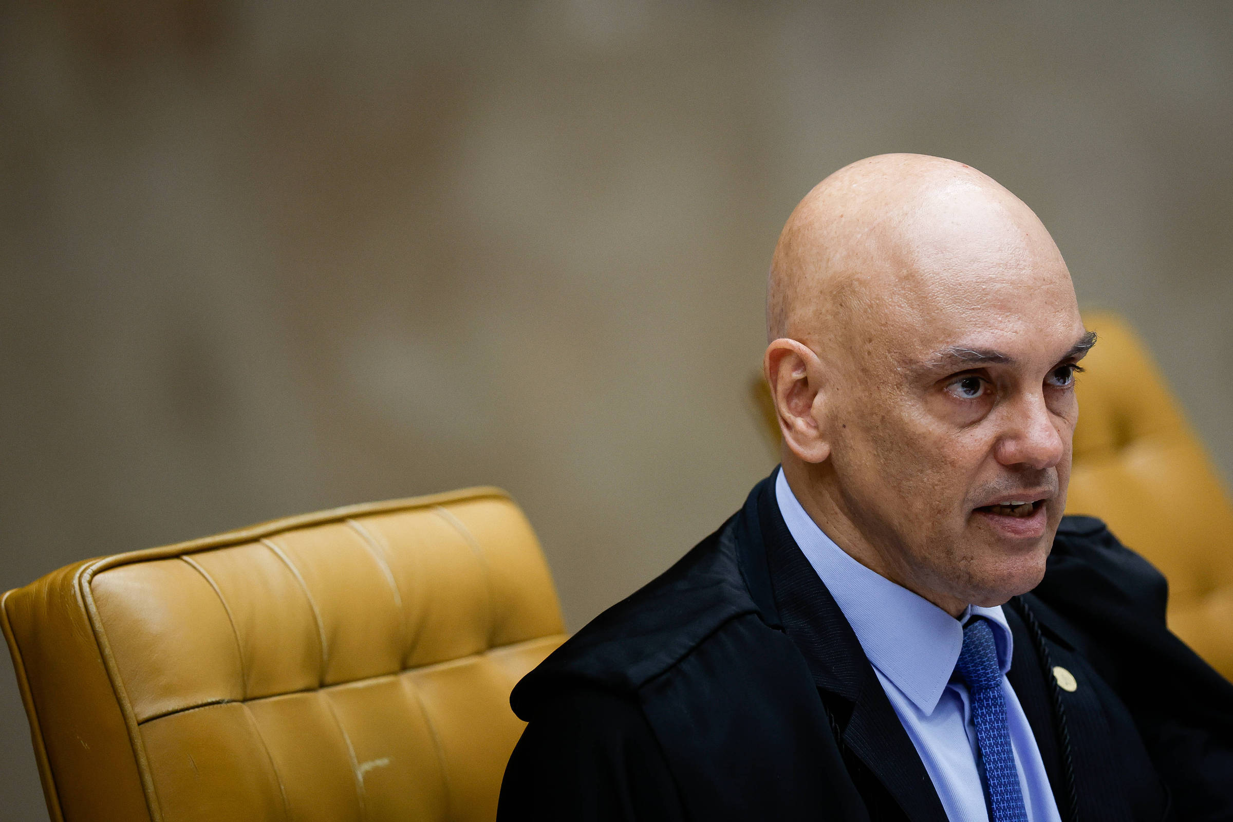 Moraes determina uso de tornozeleira em 6º alvo de apuração sobre vazamento de dados