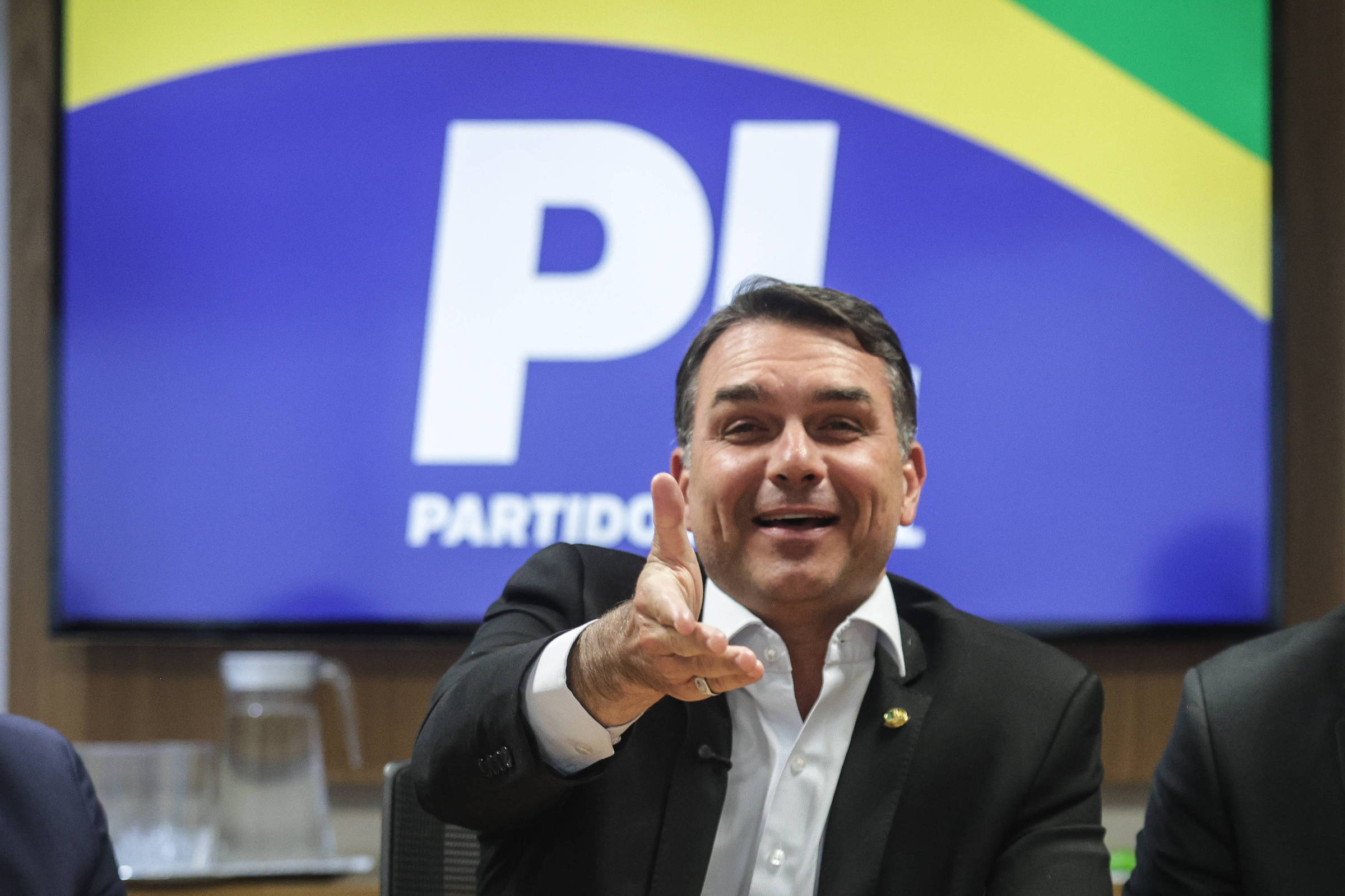 Aliados de Raquel Lyra rejeitam parceria com Flávio sugerida por PL em anotações