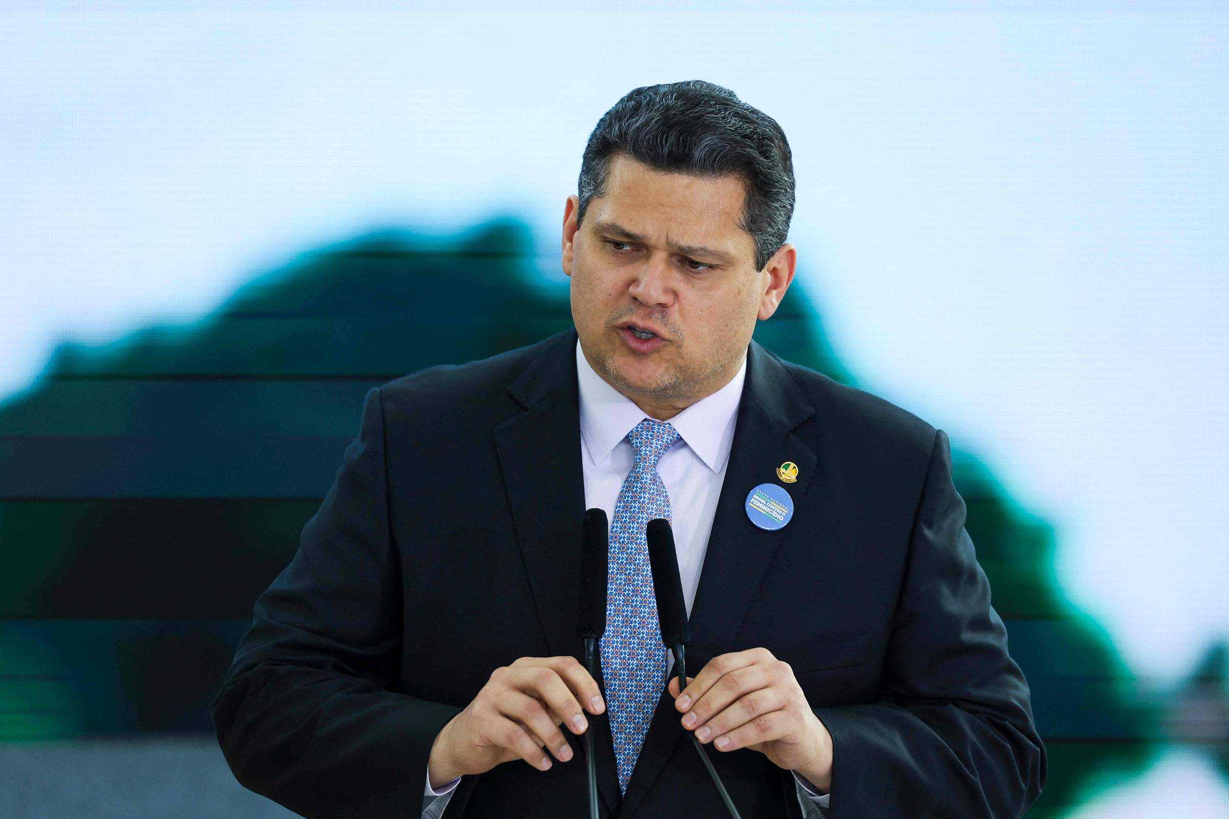 Oposição cita precedentes para pressionar Alcolumbre a prorrogar CPMI do INSS sem sessão do Congresso