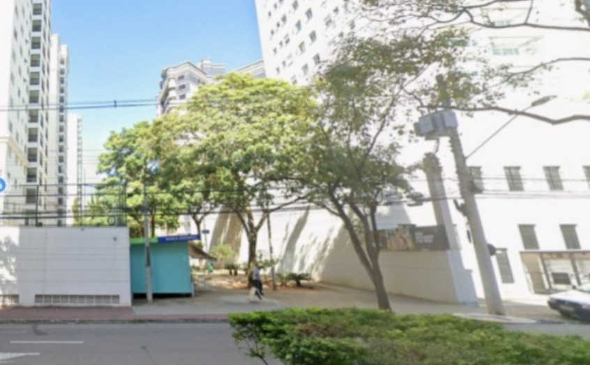 Moradores constatam falta de iluminação em praça do Aquarius