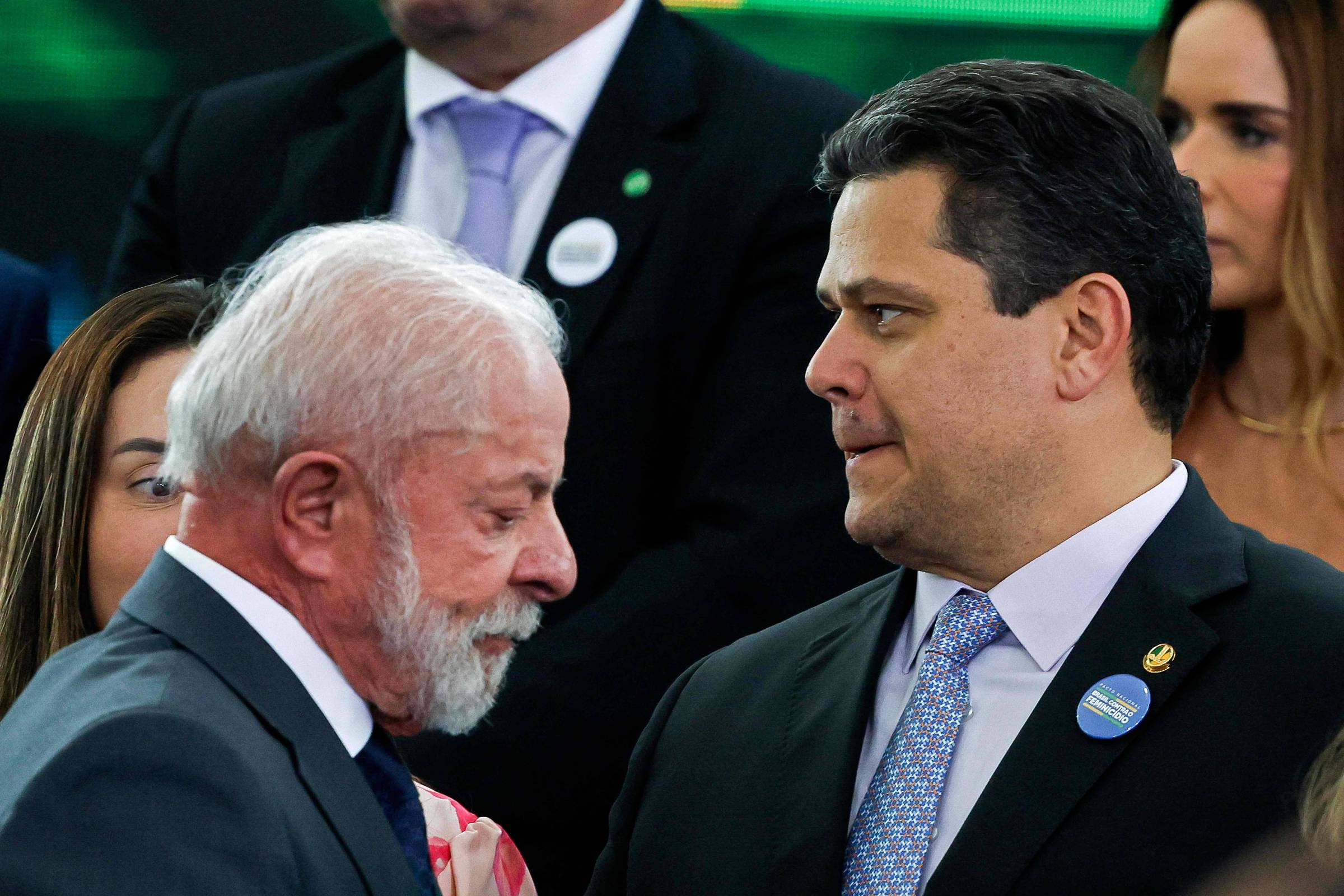 Governistas evitam desgastes com Alcolumbre após caso Lulinha e tentam preservar Messias