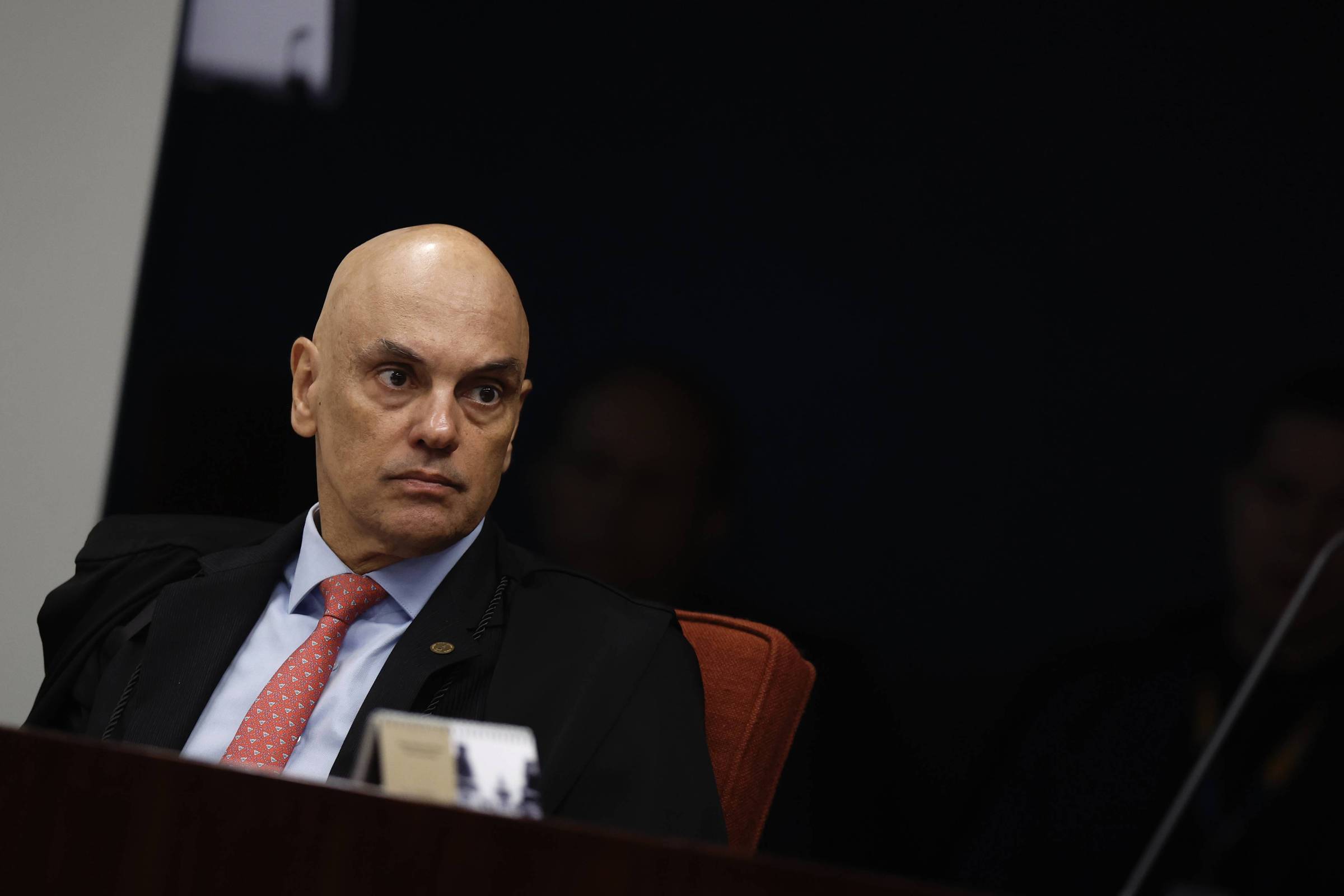 Moraes e Dino votam no plenário virtual do STF para manter Bolsonaro na Papudinha
