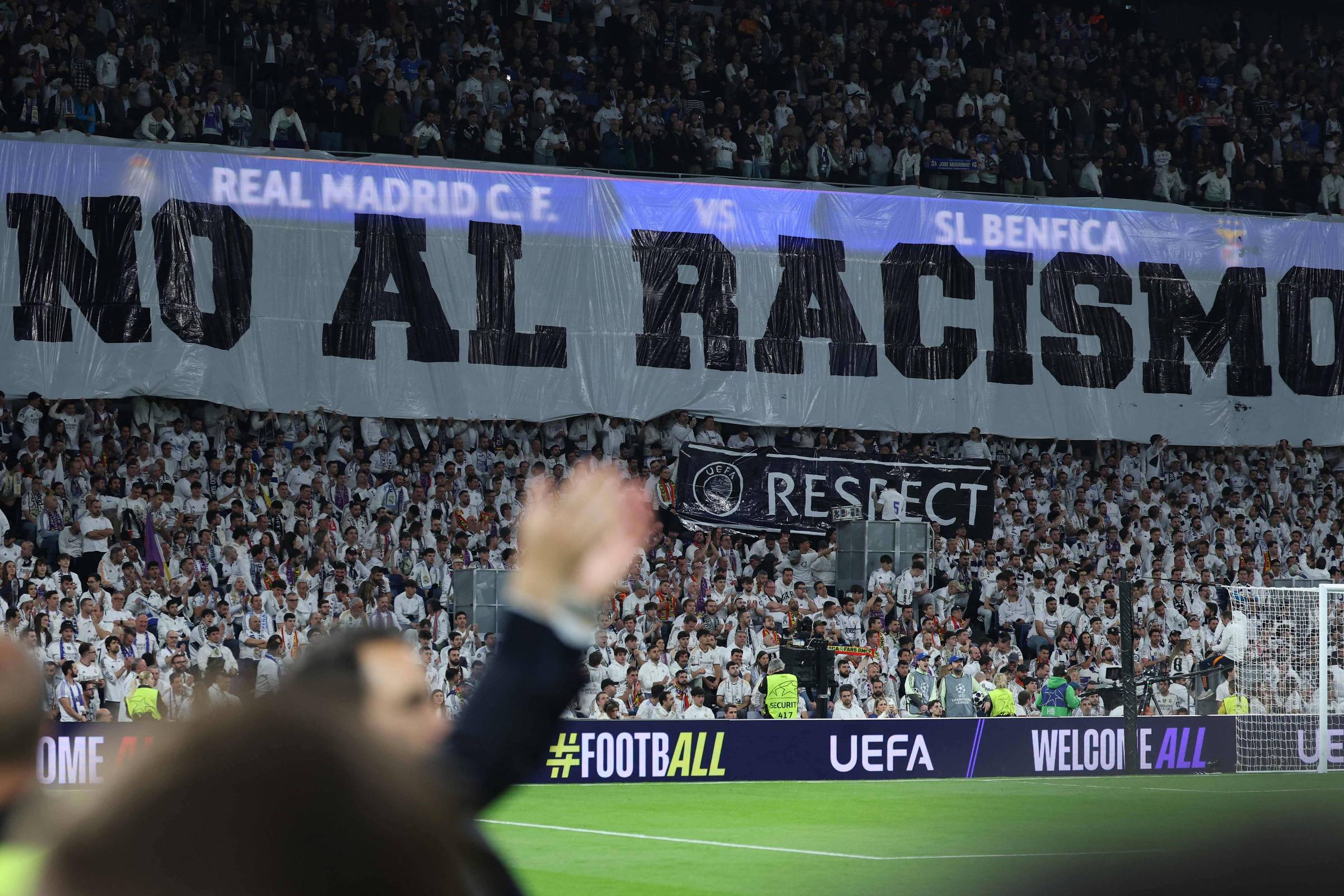 Uefa multa Real Madrid após saudação nazista de torcedor