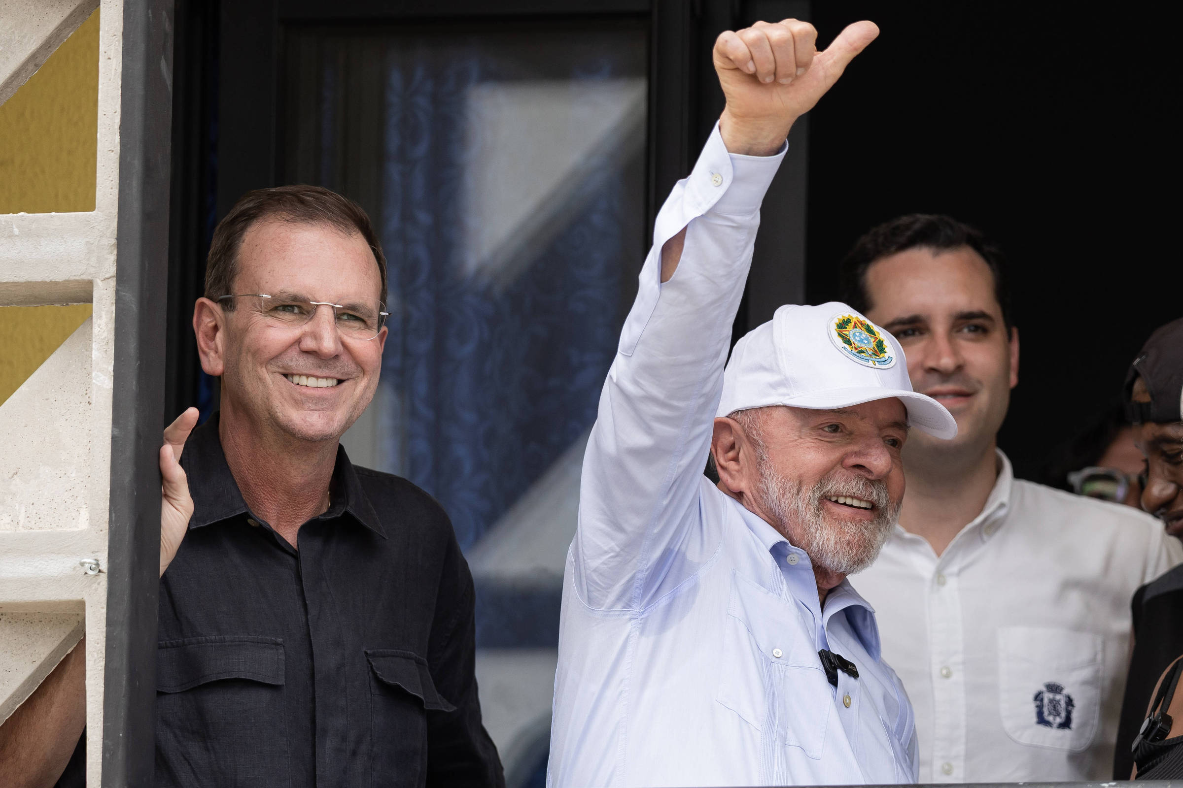 Paes encontra Lula e diz que vai renunciar para brincar em outro palácio