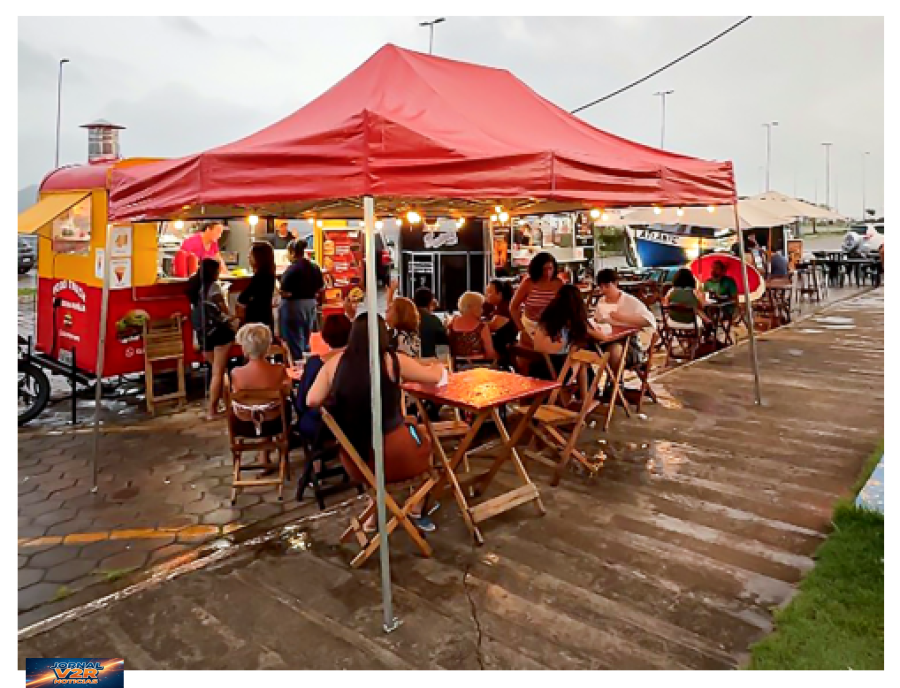 Camaroeiro ganha espaço gastronômico com food trucks e shows em Caraguatatuba