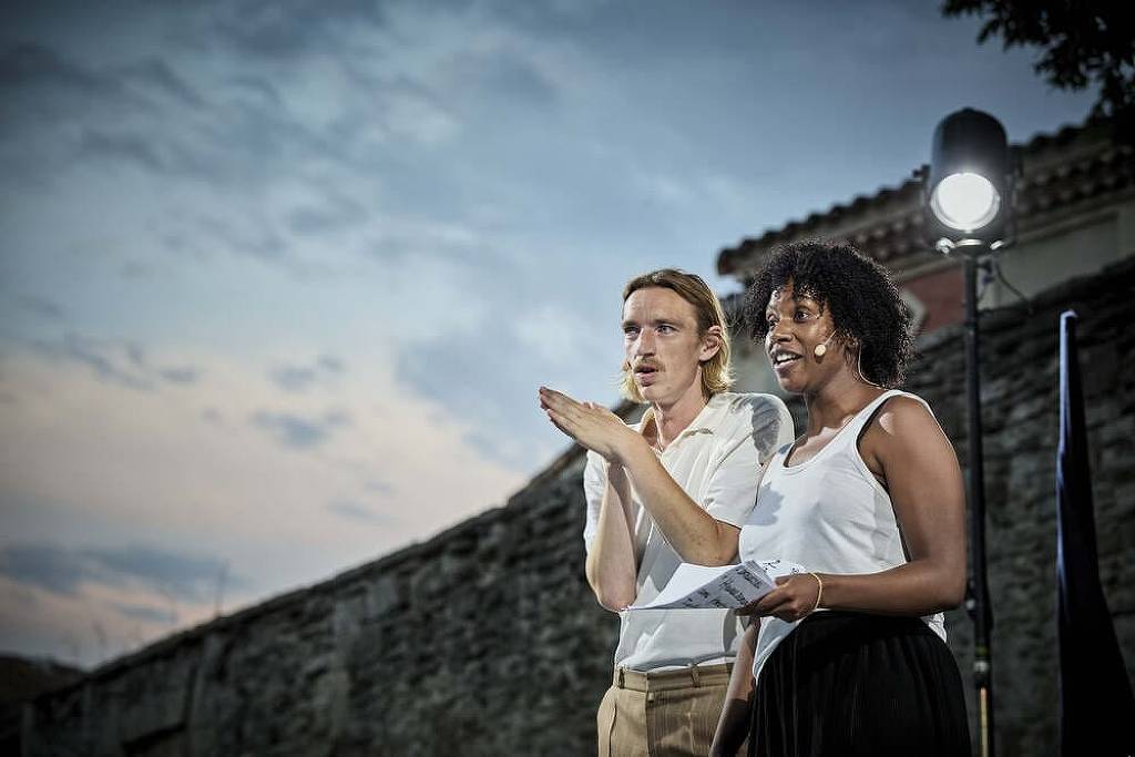 Milo Rau, na MITsp, reúne dramas clássicos e pessoais ao celebrar o teatro popular