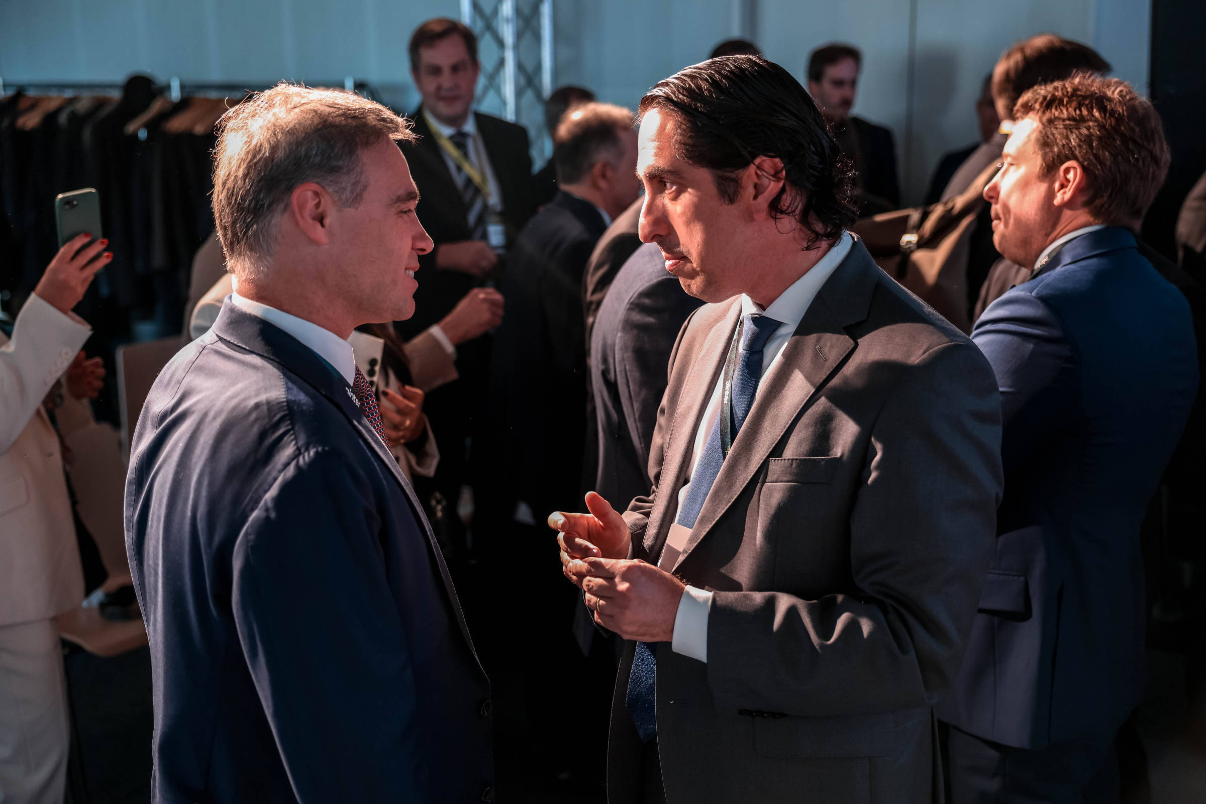 Na Alemanha, Mendonça vive semana de homem mais poderoso do Brasil