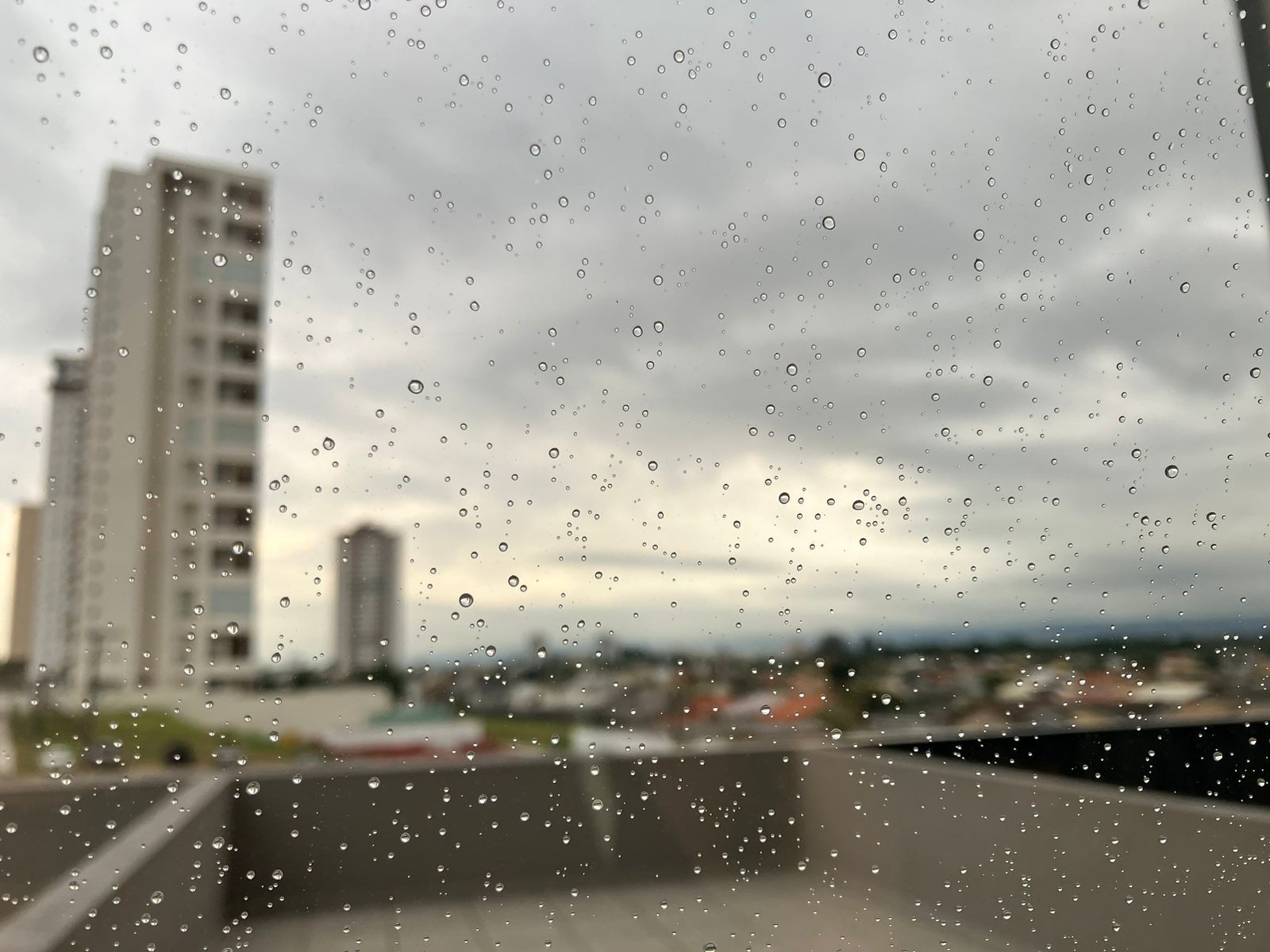 Frente fria deve intensificar chuva no Vale do Paraíba e região durante a semana; veja a previsão