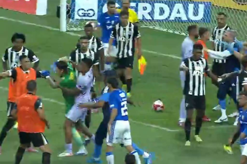 Em final com briga e 23 expulsos, Cruzeiro encerra jejum e vence Mineiro pela 39ª vez