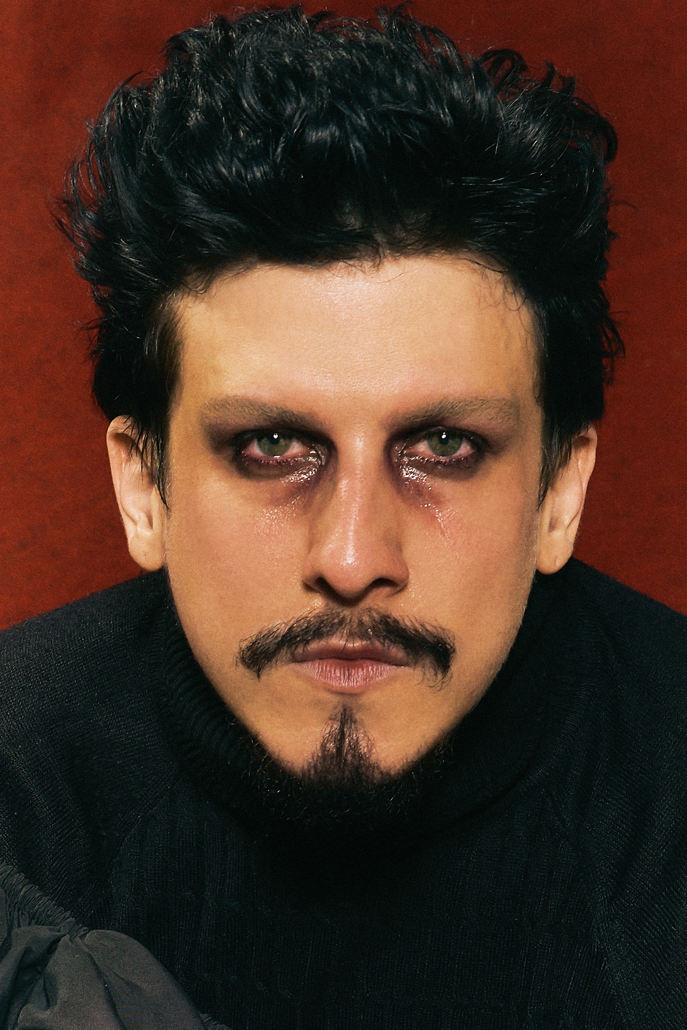 Voz do forró LGBTQIA+, Getúlio Abelha faz 'A cova' ao completar 'Autópsia'