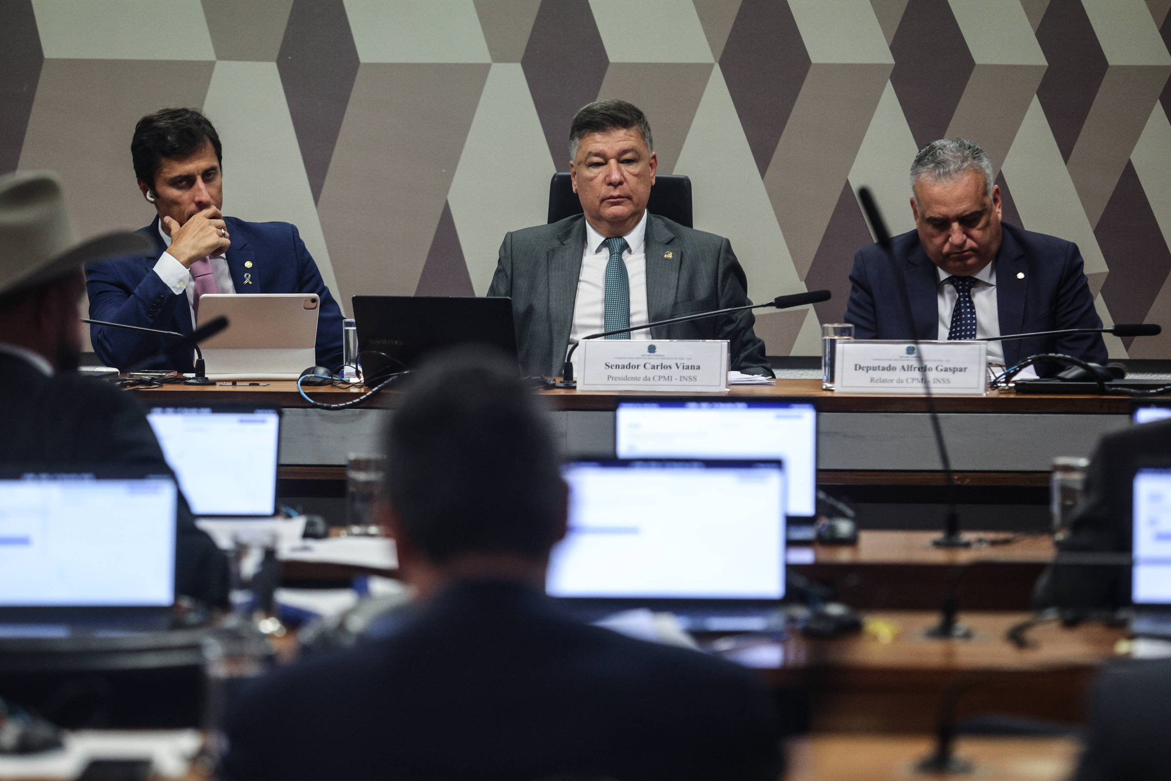 CPI do INSS recorre contra decisões de Dino que barraram quebras de ...