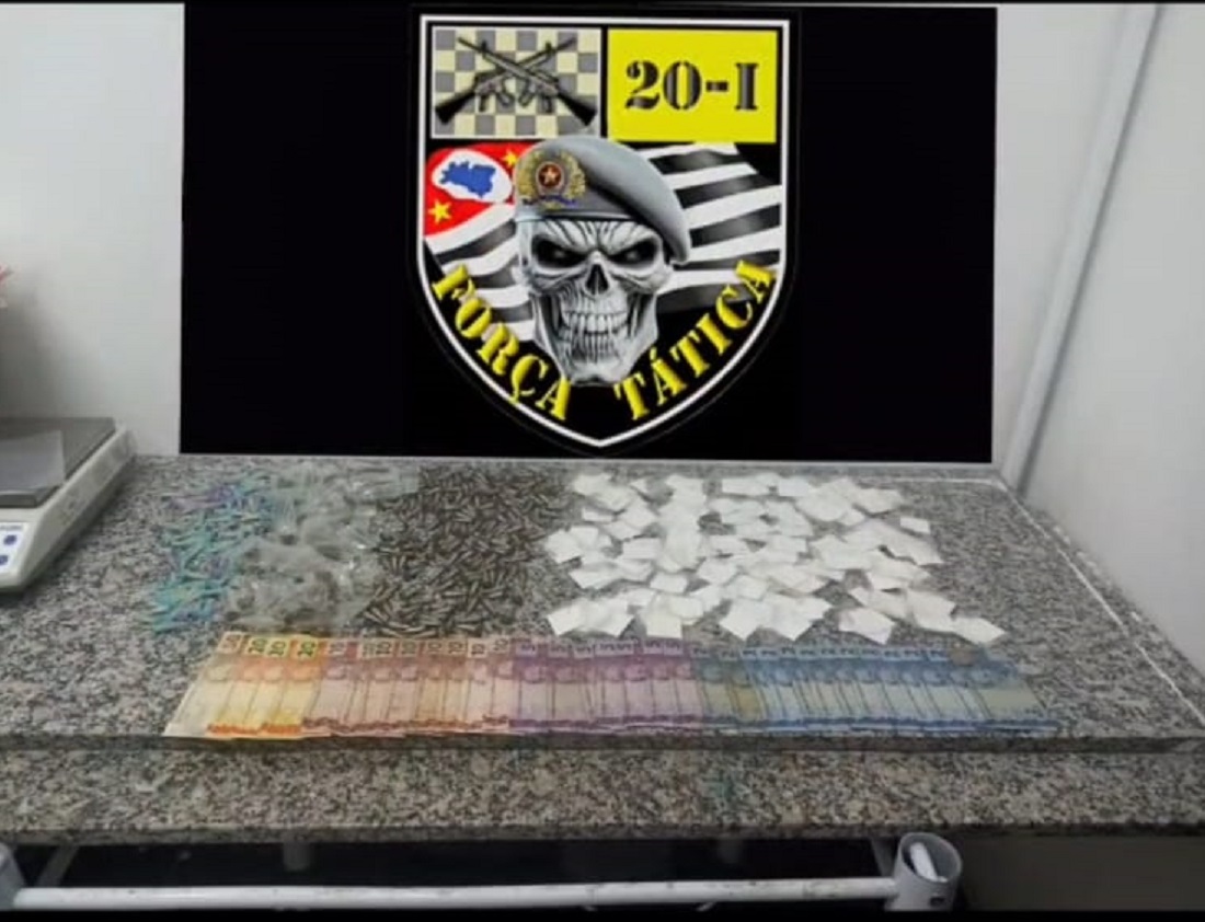 Força Tática prende 2 e desarticula ponto de venda de drogas no Morro do Algodão