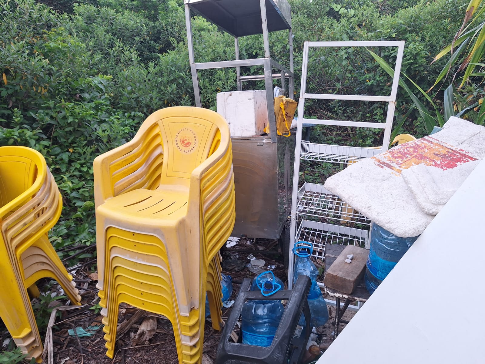 Moradores denunciam degradação ambiental e comércio irregular na Lagoa Azul