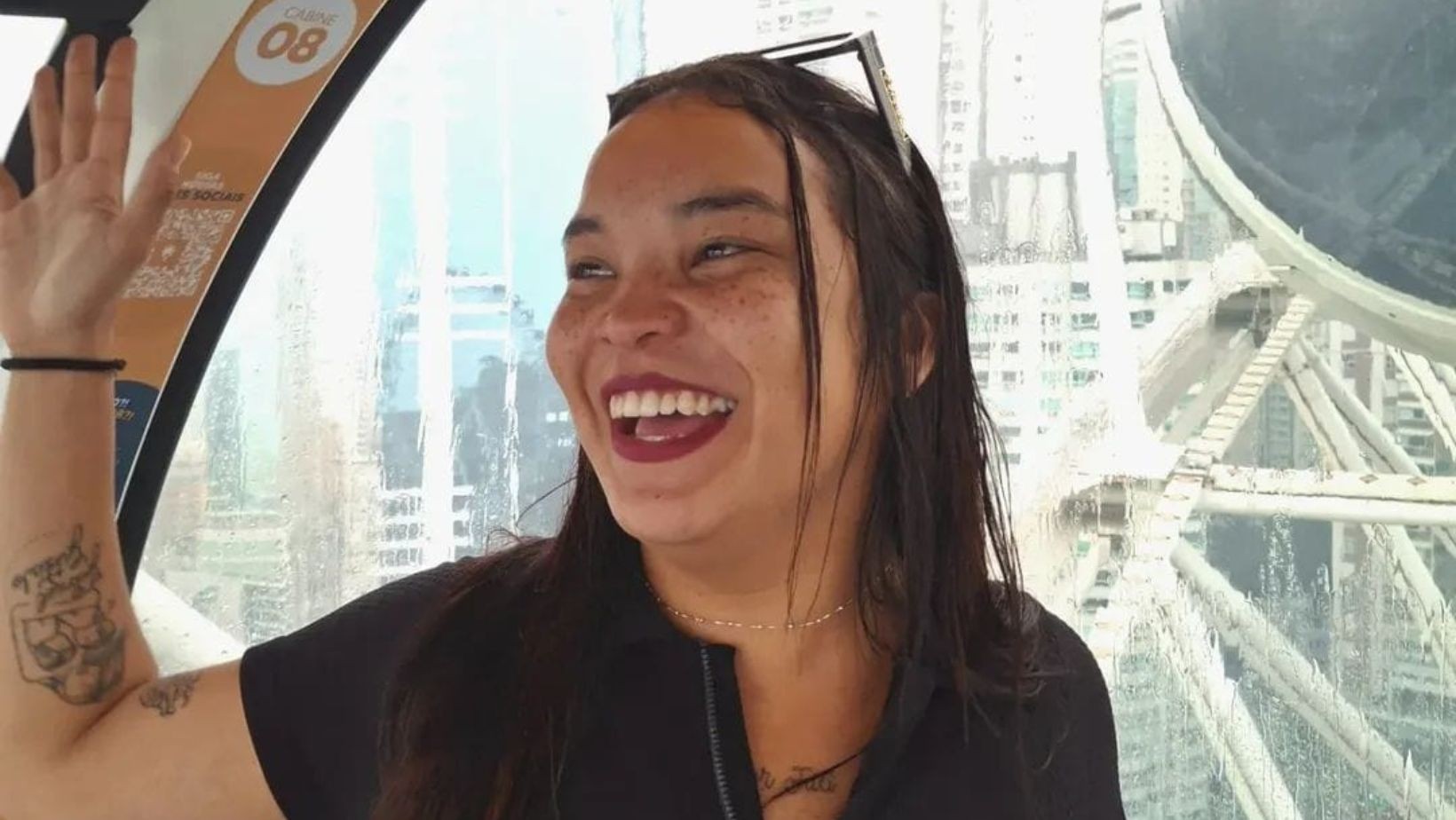 Mulher que morreu ao cair de ônibus em movimento ia ao banco sacar dinheiro para pagar o aluguel: 'falou que voltava logo'