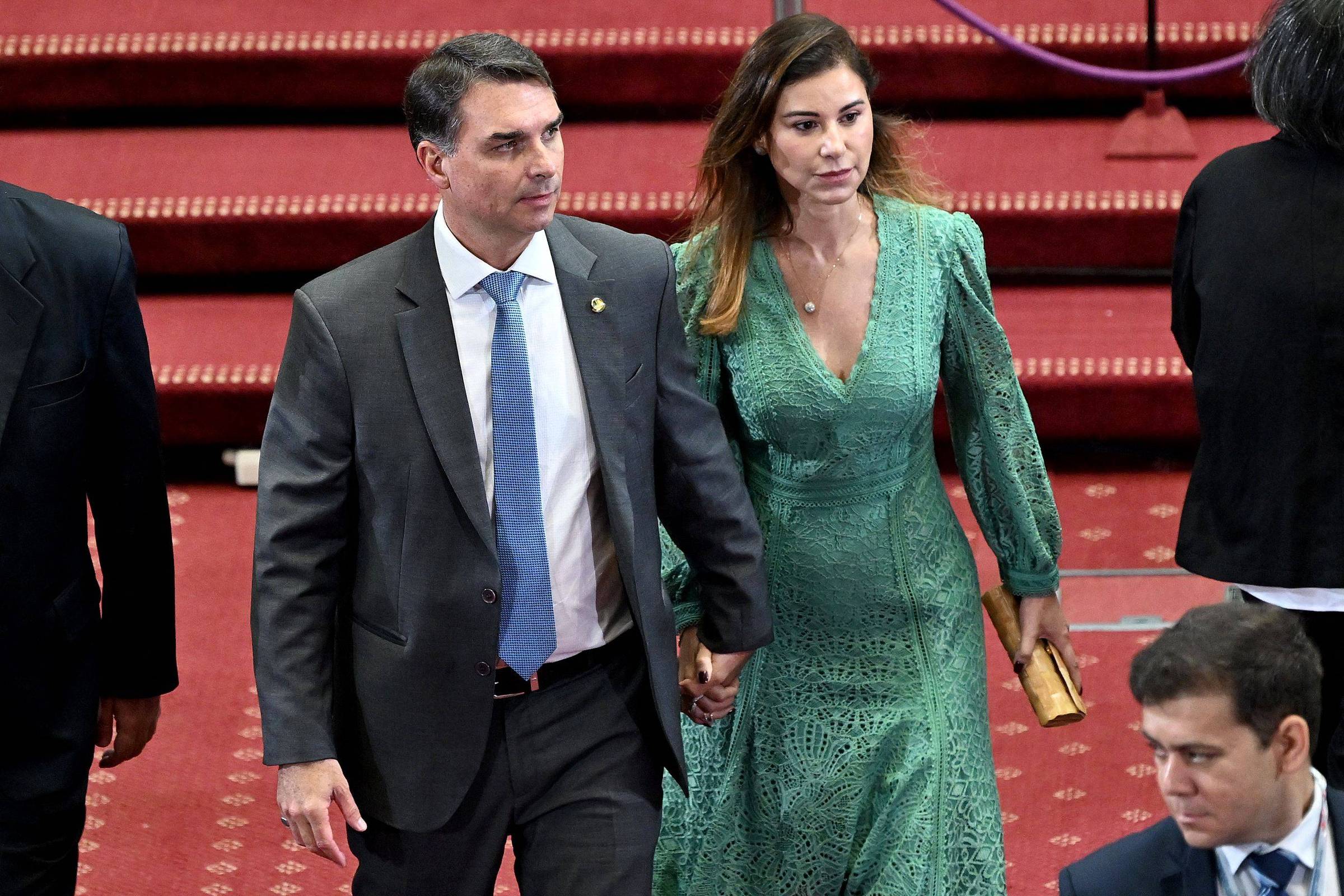 Lula foi pequeno ao não vir ao Chile, diz Flávio Bolsonaro