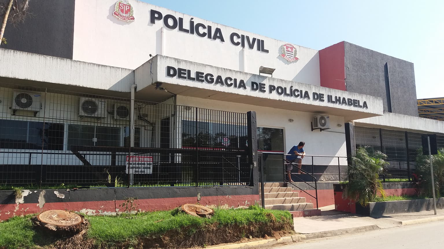 Polícia Civil descobre perfil falso e identifica autora de racismo em Ilhabela