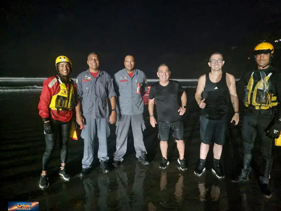 Pai e filho são resgatados após ficarem ilhados em área de difícil acesso no litoral de Ubatuba