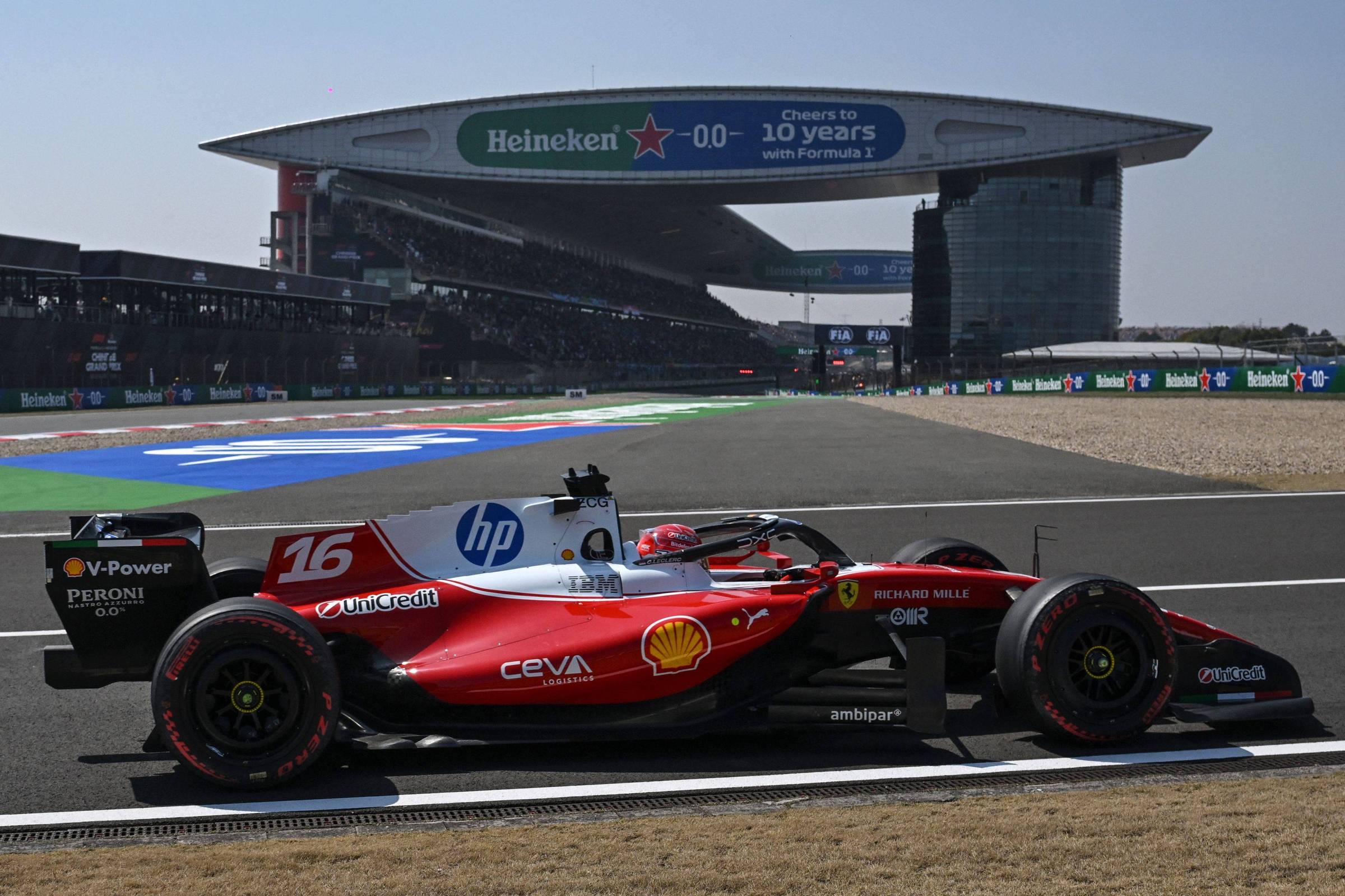 F1 fica mais elétrica, mas segue sem a China, gigante do setor