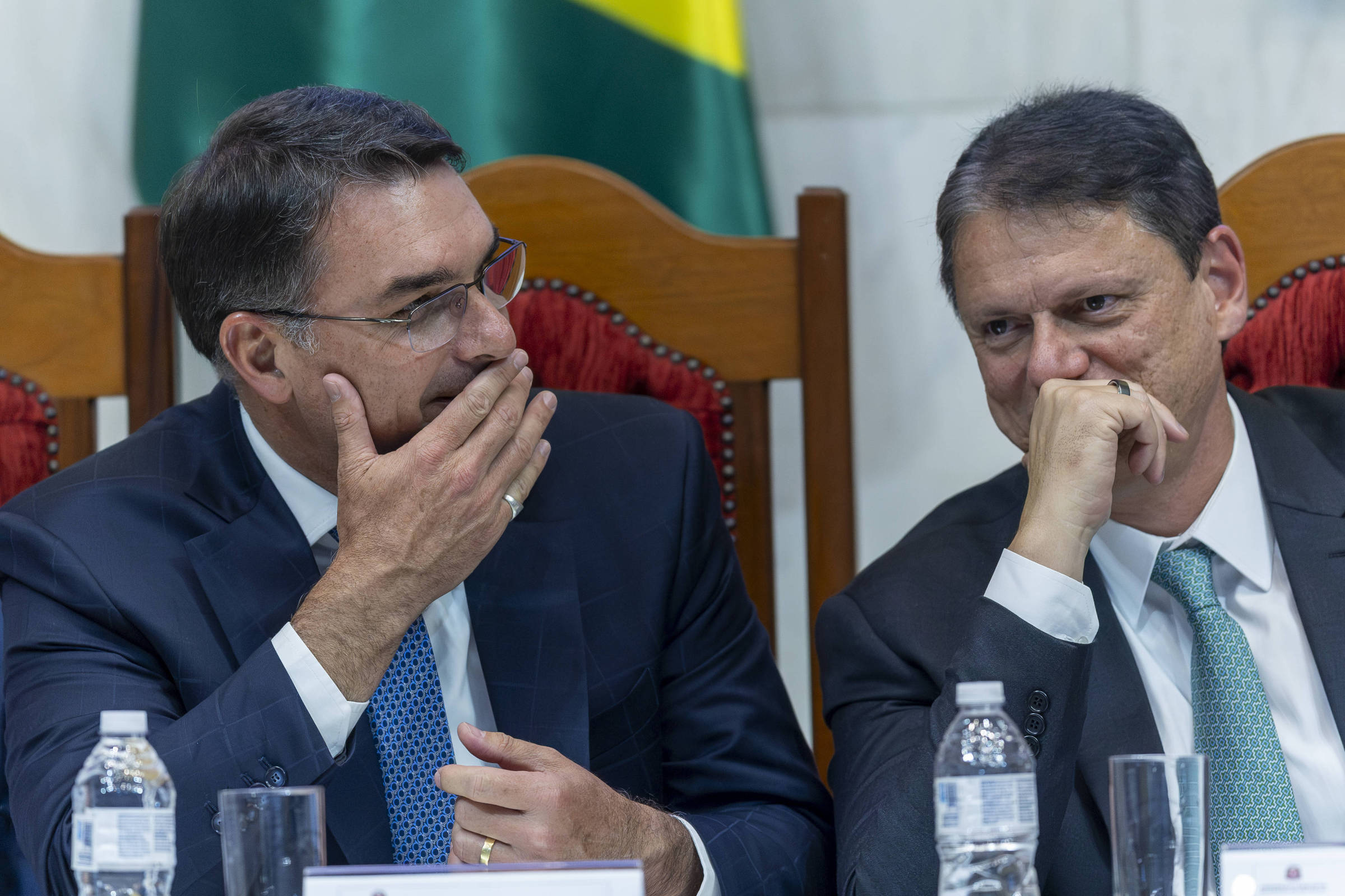 Tarcísio nacionaliza campanha para ajudar Flávio e atacar Haddad