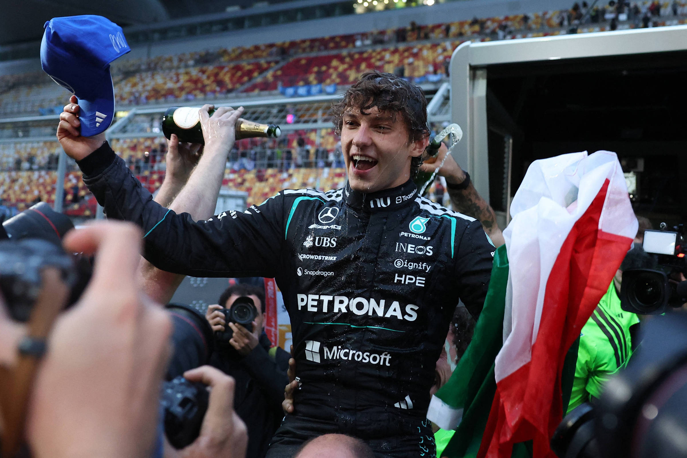 Antonelli, da Mercedes, vence GP da China; Bortoleto não larga