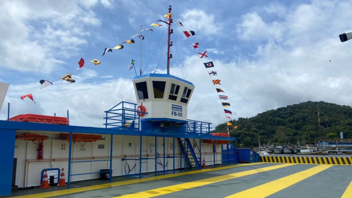 Travessia Cananéia-Continente tem maior fila de balsa neste domingo (15)