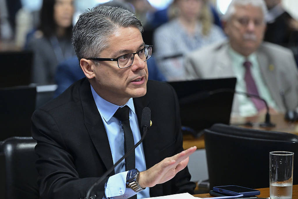 Escritório de família de Moraes vai processar senador por fazer relação com PCC