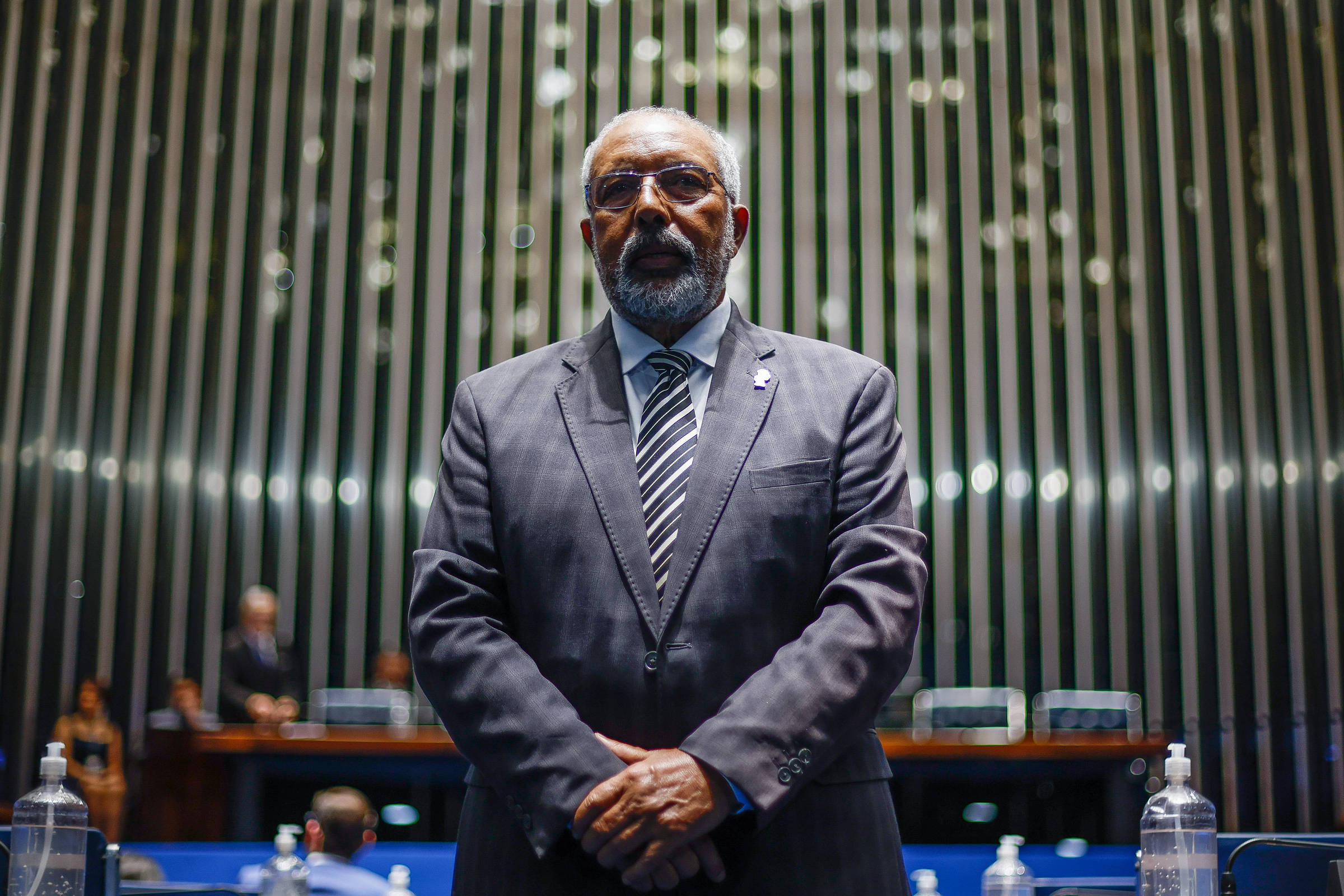 Senador Paulo Paim vê João Campos como alternativa para suceder Lula em 2030