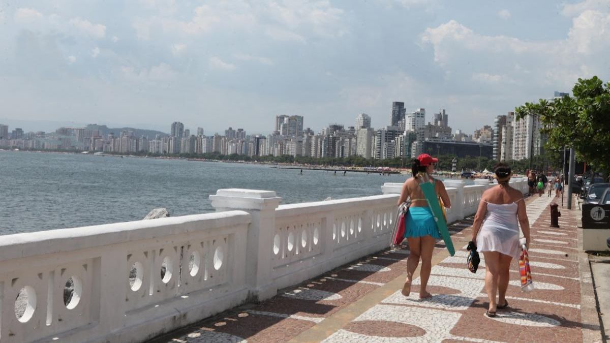 Proposta deve tornar muretas da Ponta da Praia em patrimônio material e imaterial