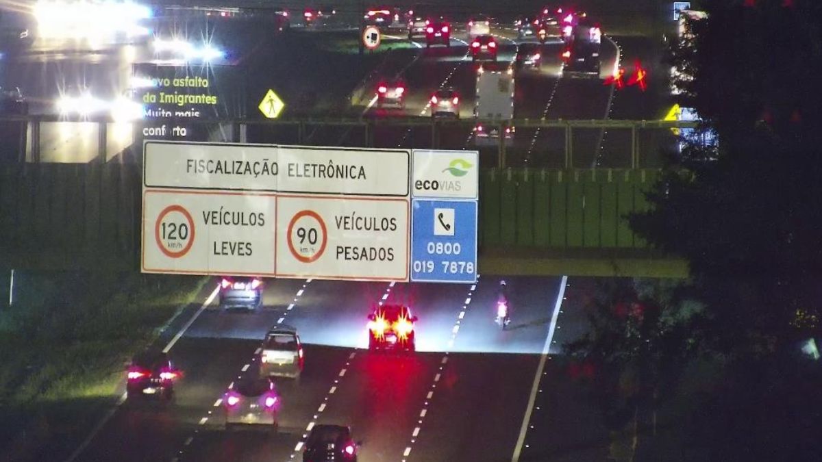 Rodovia Anchieta apresenta trechos de lentidão em ambos os sentidos; confira