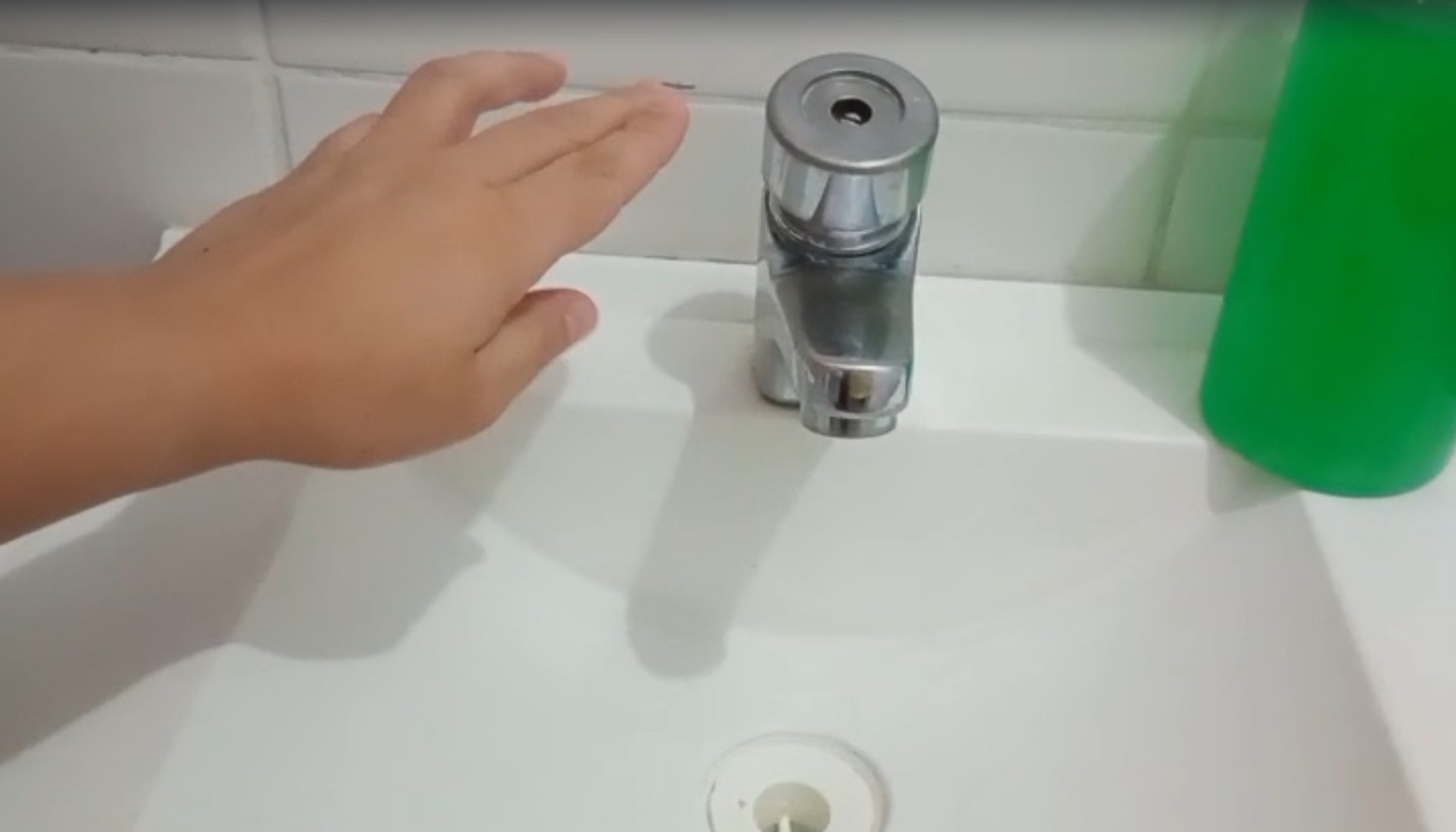 Manutenção emergencial da Sabesp afeta abastecimento de água em bairro de Taubaté