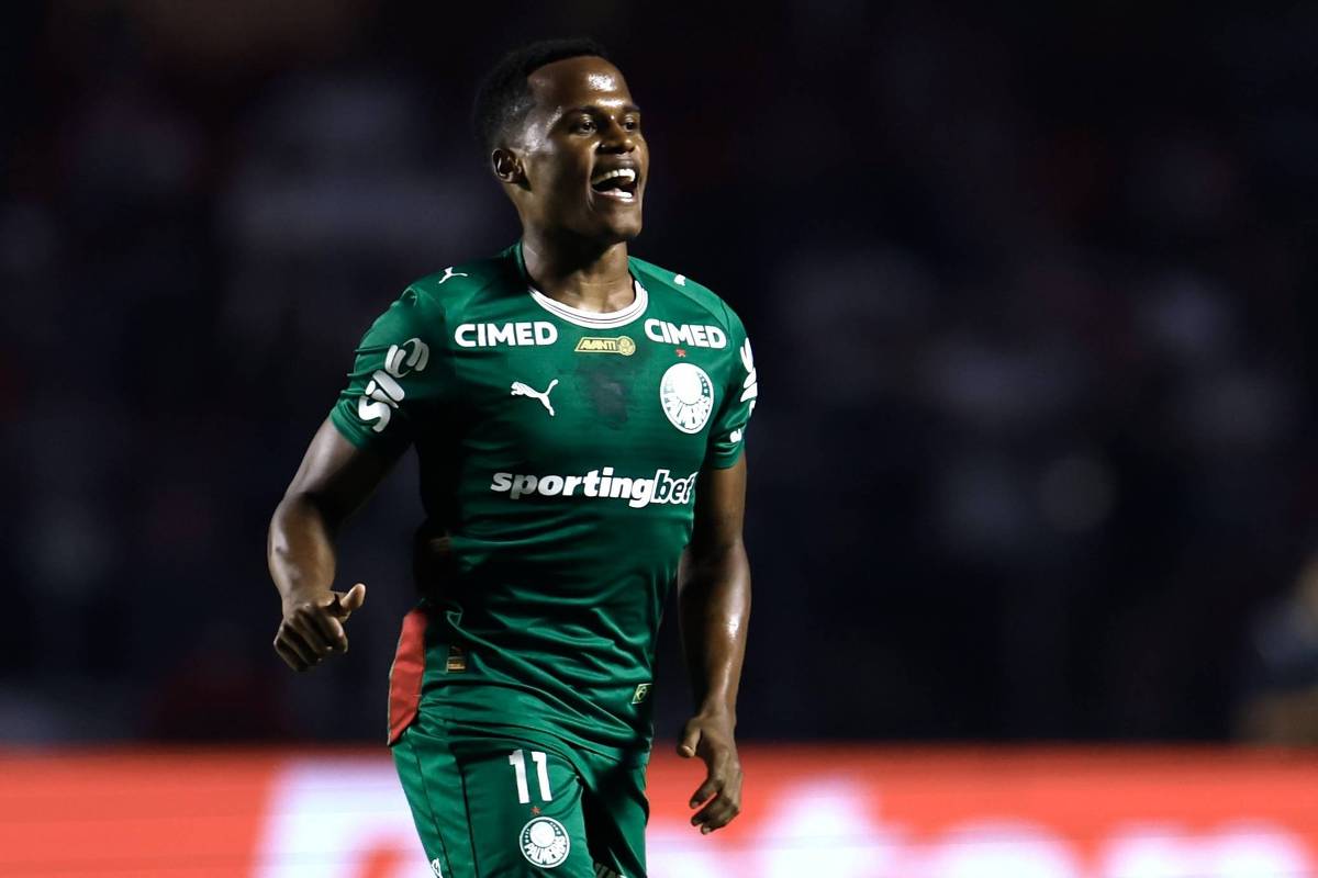 Palmeiras vence São Paulo e é líder isolado do Brasileiro