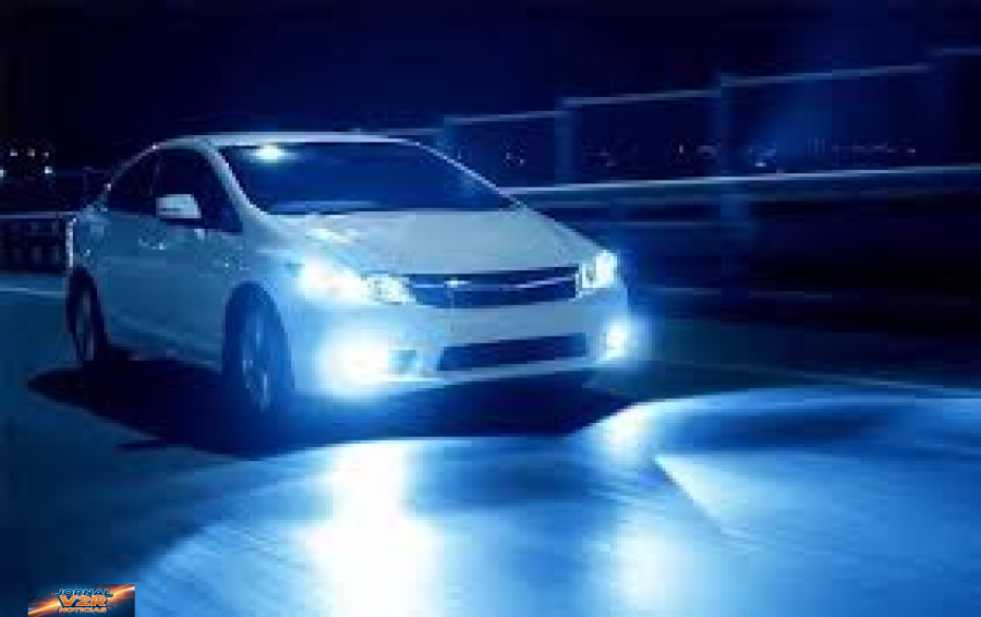 FARÓIS DE LED PODEM SER LIBERADOS EM CARROS ANTIGOS: PROJETO AVANÇA NA CÂMARA, MAS AINDA NÃO É LEI