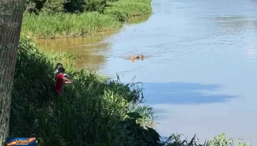 Homem é resgatado no Rio Paraíba do Sul com braços quebrados após agressão em São José dos Campos