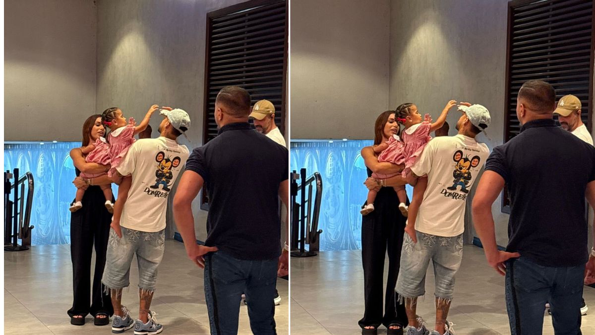 Neymar aproveita tarde de cinema com a família no Cine Roxy, em Santos