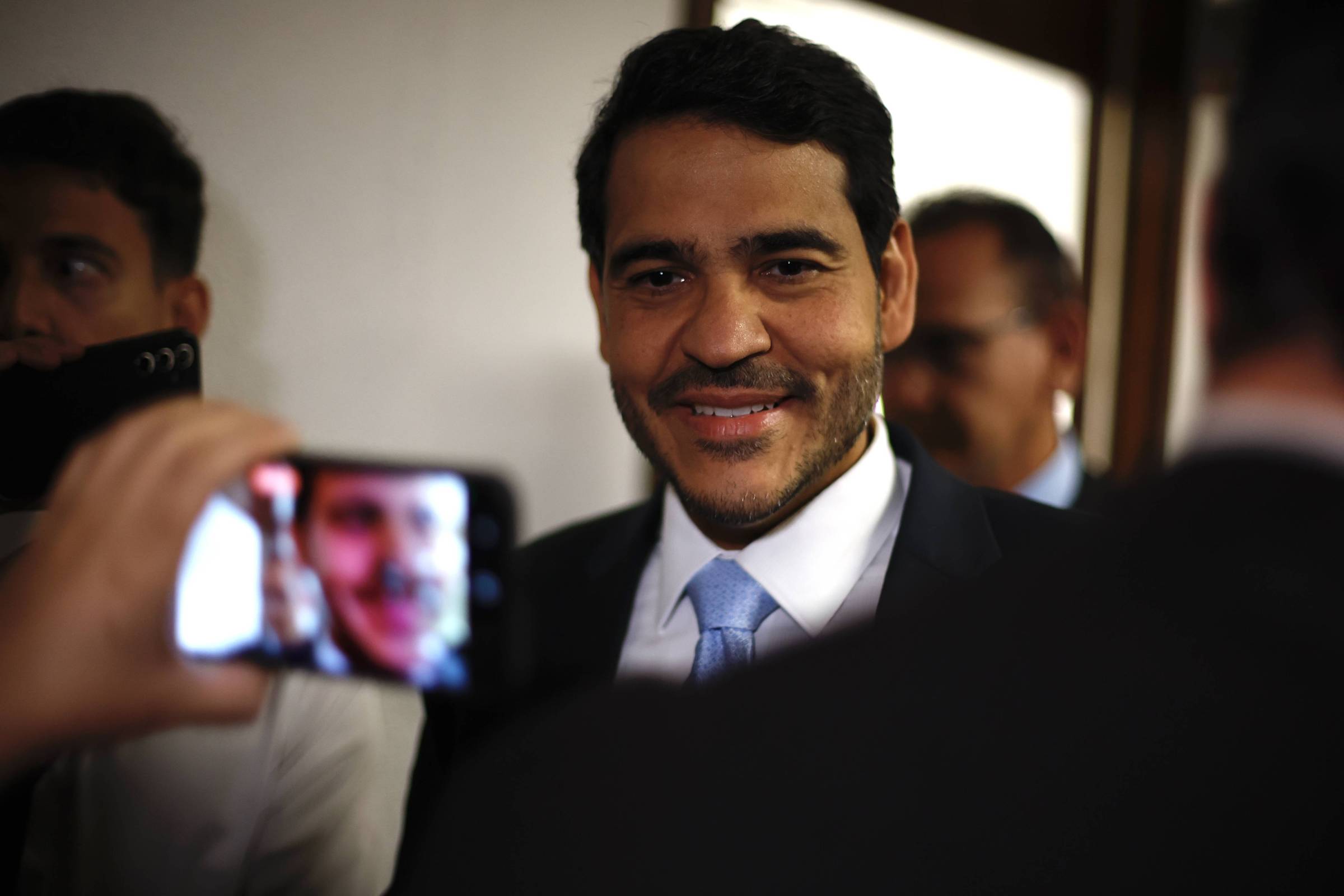 Lula deve enviar nome de Messias ao Senado mesmo sob risco de Alcolumbre rejeitar indicado ao STF