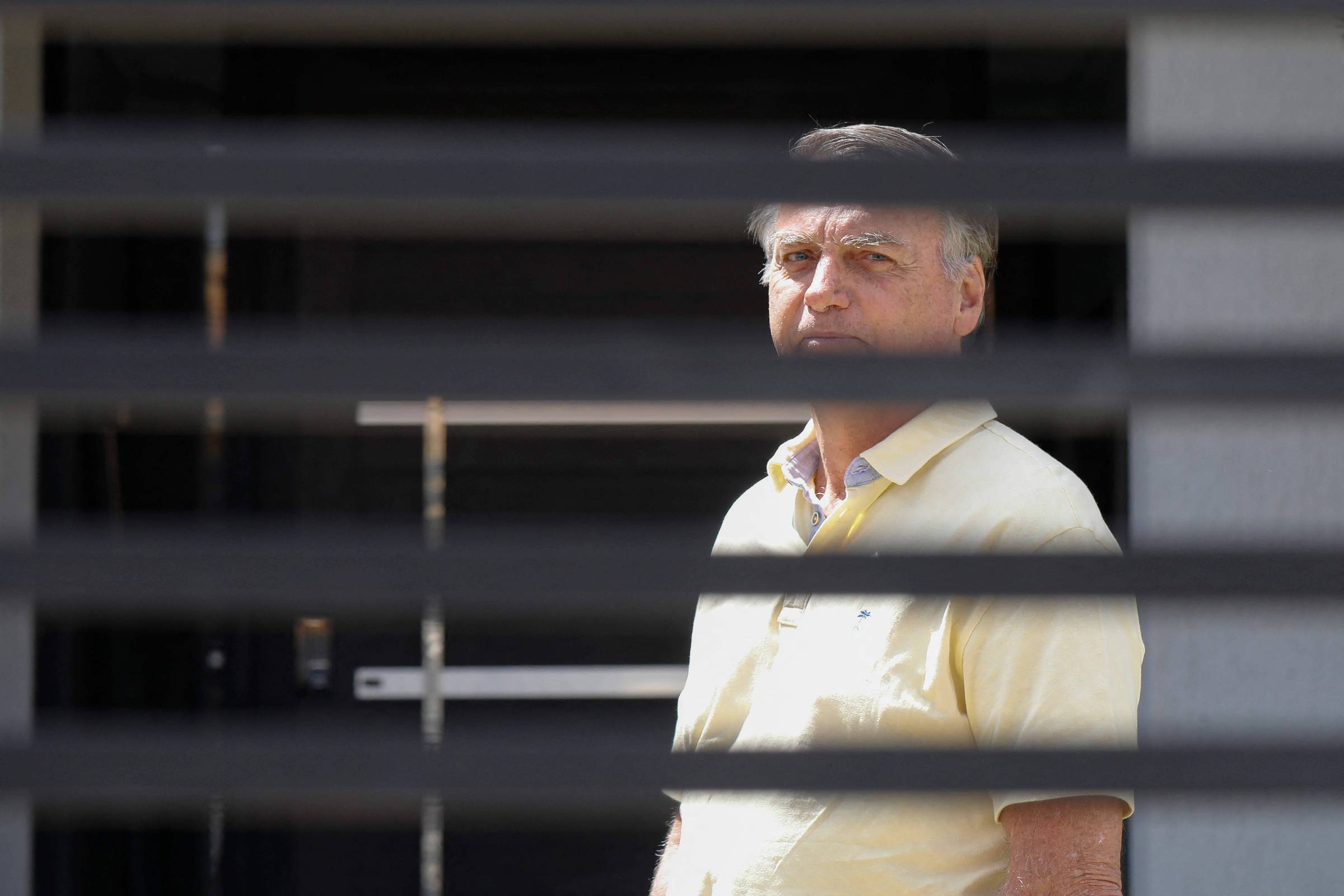 Domiciliar de Bolsonaro deve ampliar influência de Michelle na campanha de Flávio, avaliam aliados