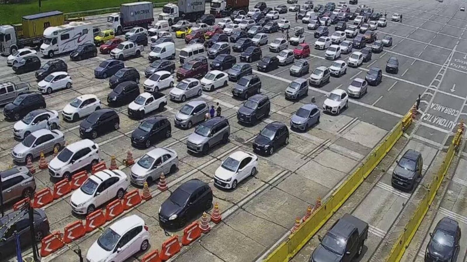 Anchieta-Imigrantes tem trânsito lento na descida ao litoral neste sábado (28)