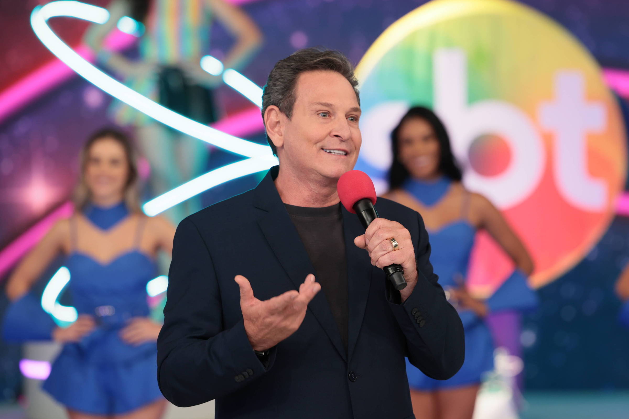 Luís Ricardo celebra legado do 'Viva a Noite' e homenageia Gugu: 'Sempre vamos lembrar'