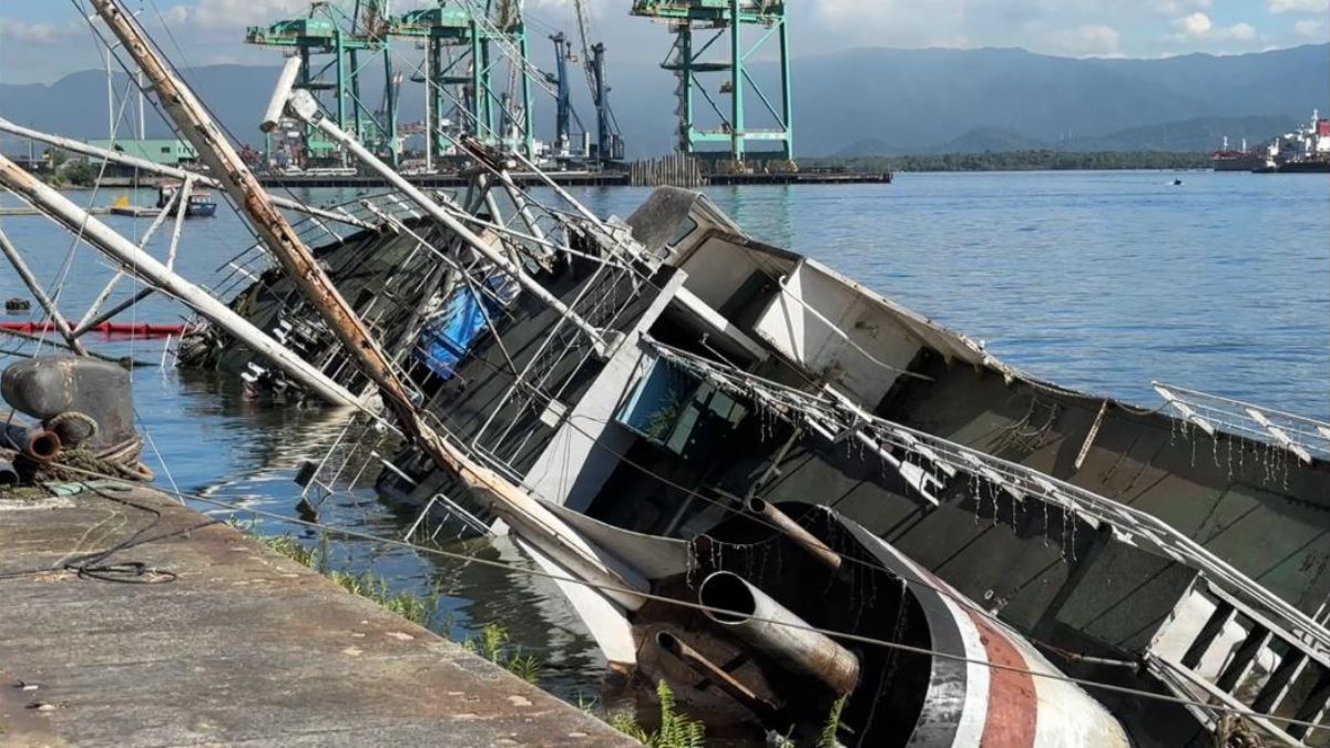Navio que adernou no Porto de Santos deve ser retirado ainda nesta semana