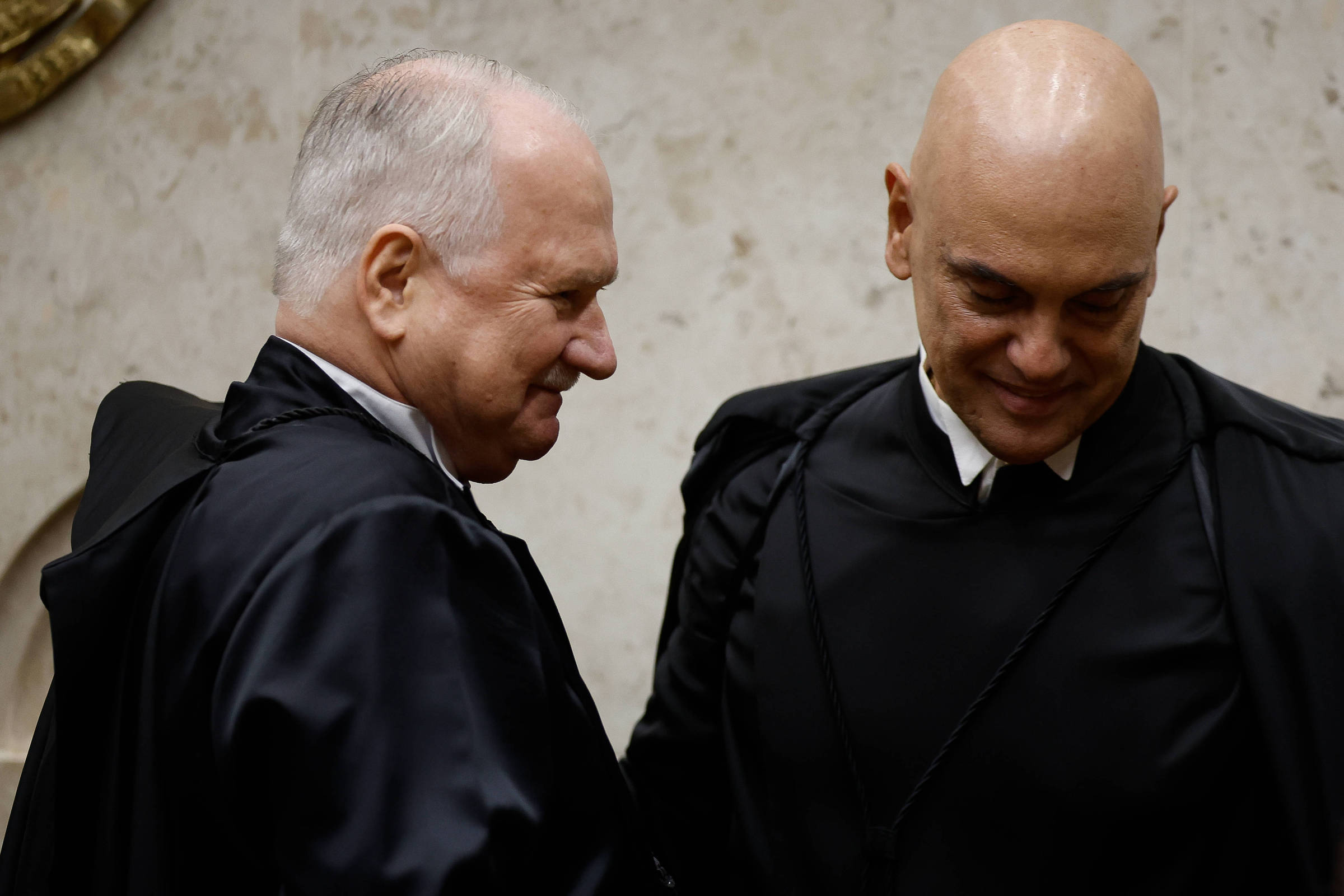 Fachin conversa com Moraes sobre encerramento do inquérito das fake news