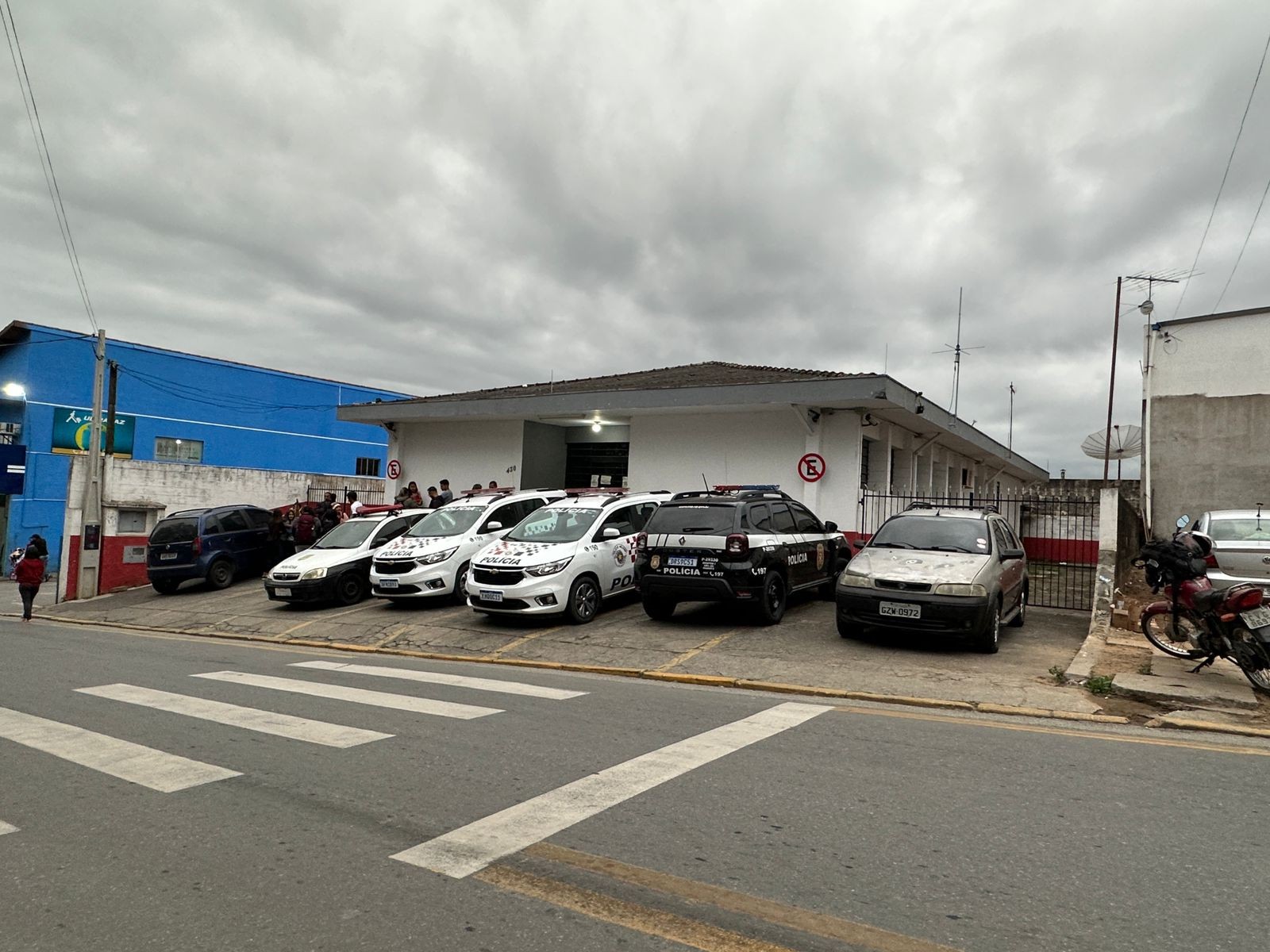 Homem é assassinado a tiros durante assalto dentro da própria casa, em Igaratá