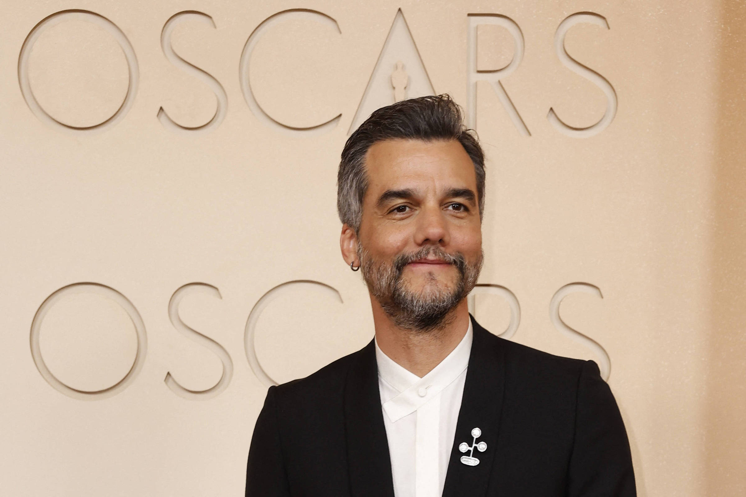 Wagner Moura protagoniza thriller de vampiros com Kristen Stewart nos EUA