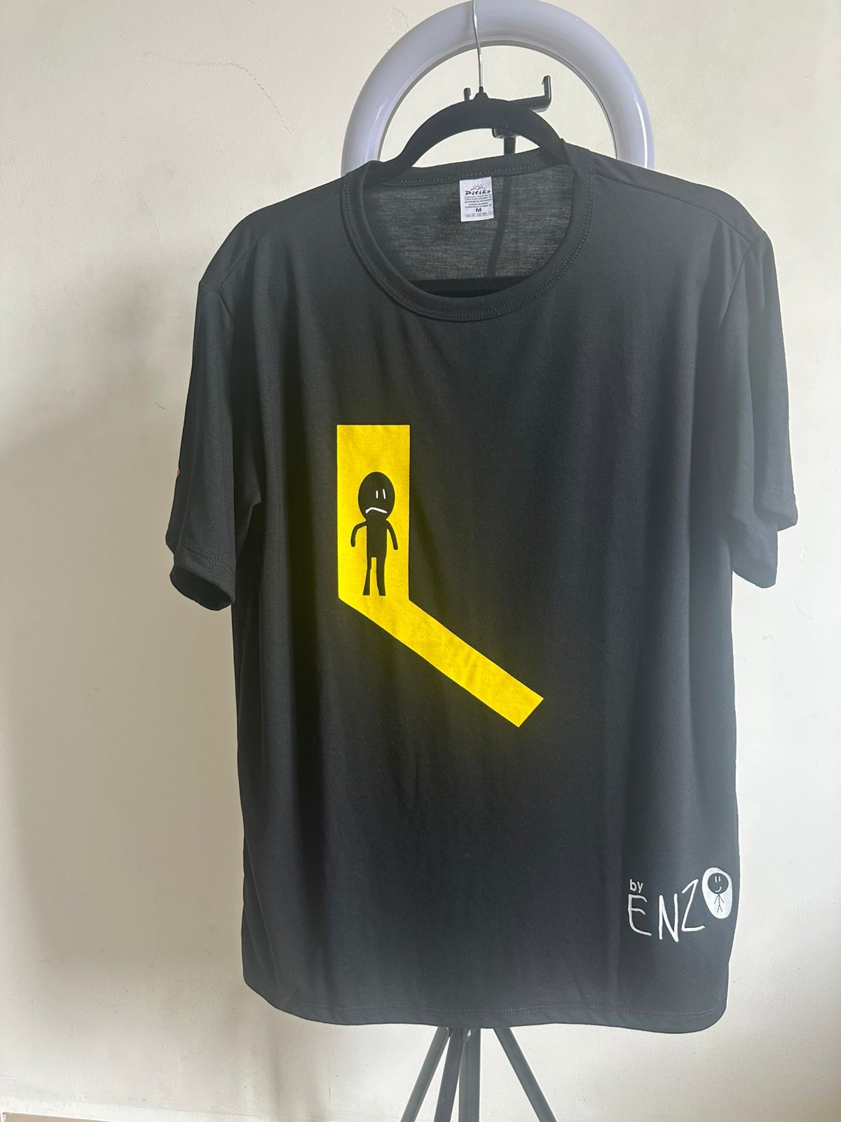 Menino com autismo usa desenhos para se comunicar e família transforma arte em fonte de renda no litoral de SP