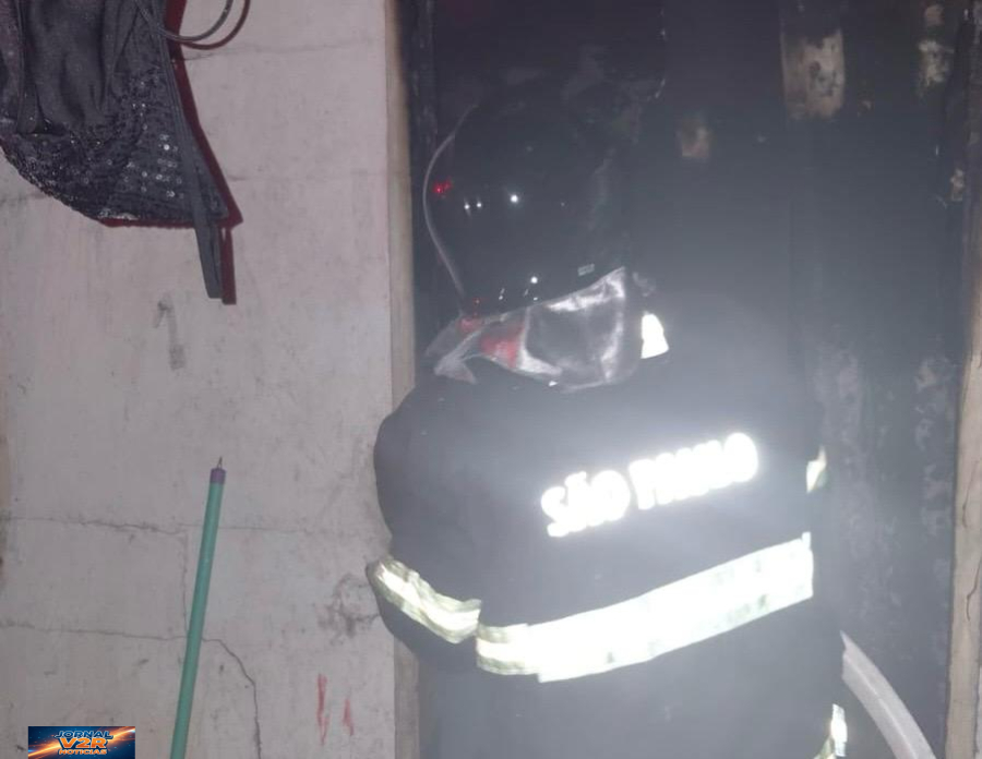 Incêndio destrói kitnet durante a madrugada em Caraguatatuba