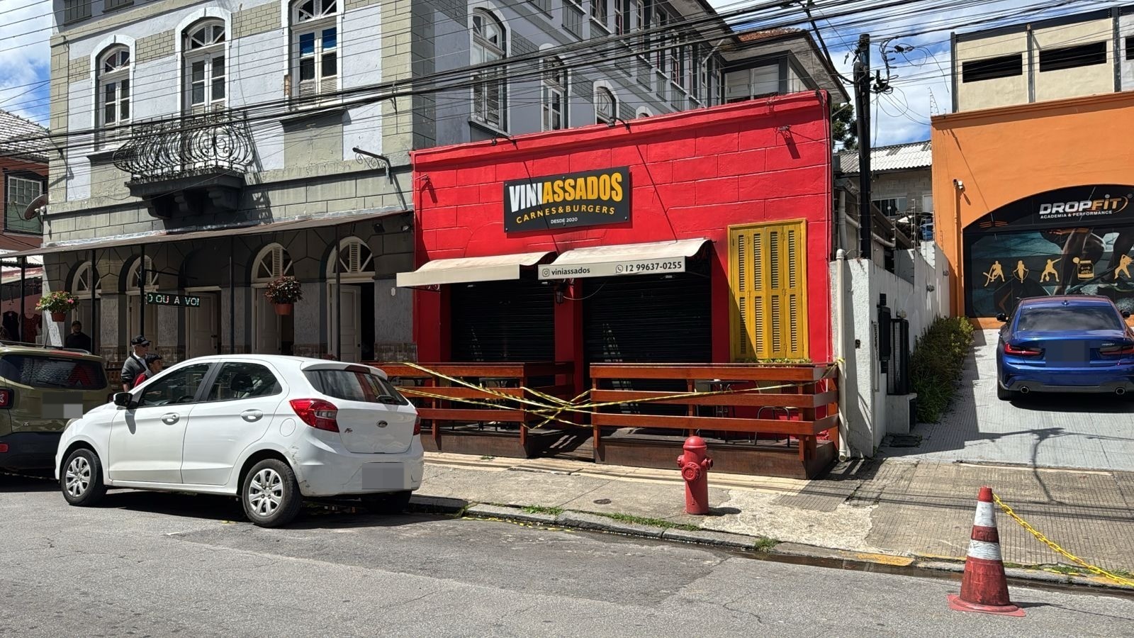 Bandidos invadem lanchonete, matam dono a tiros e incendeiam local em Campos do Jordão, SP
