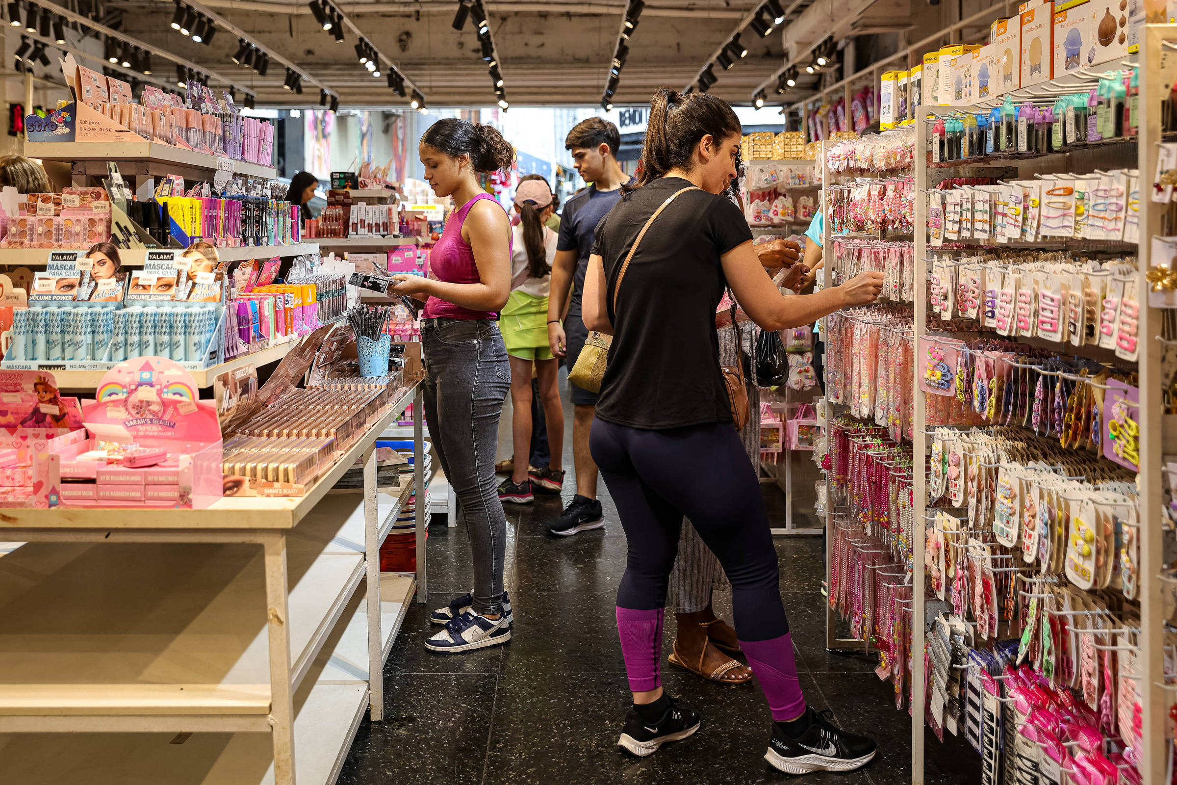 Presidente de central diz que recuo na 'taxa das blusinhas' teria impacto negativo sobre emprego