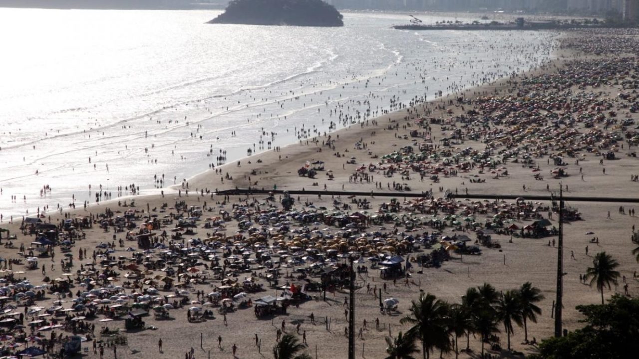 Apenas 7 praias estão impróprias para banho na Baixada Santista; confira