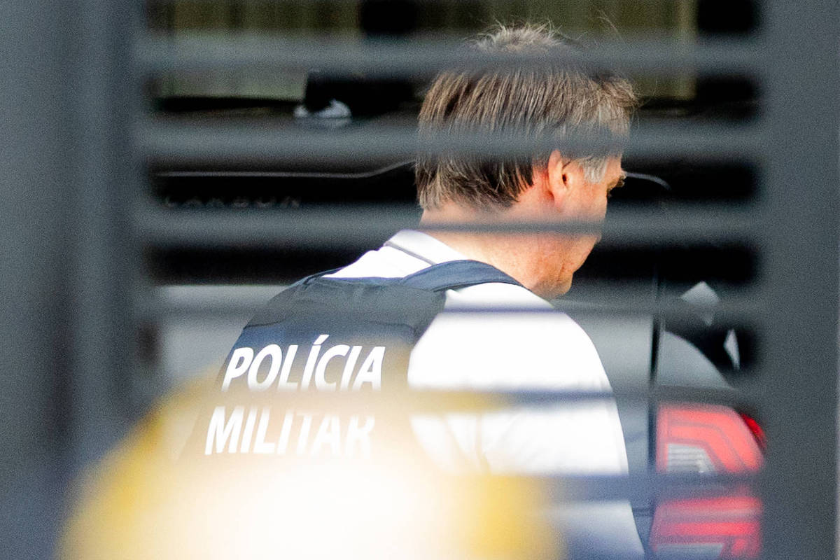 Advogados de Bolsonaro enviam ao STF laudo indicando cirurgia no ombro para ex-presidente