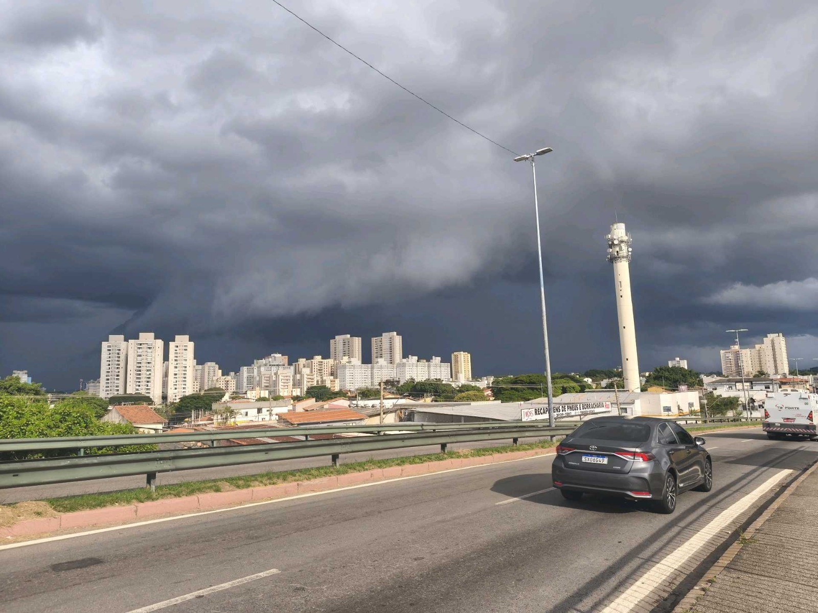 Alerta de temporais: Inmet aponta risco de chuva forte e ventos no Vale do Paraíba e região; confira a previsão