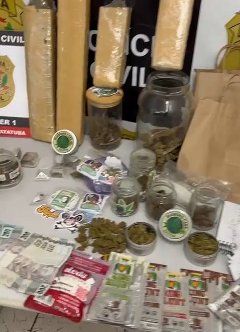 Dupla é presa por delivery de ice, dry e drogas sintéticas no Litoral Norte
